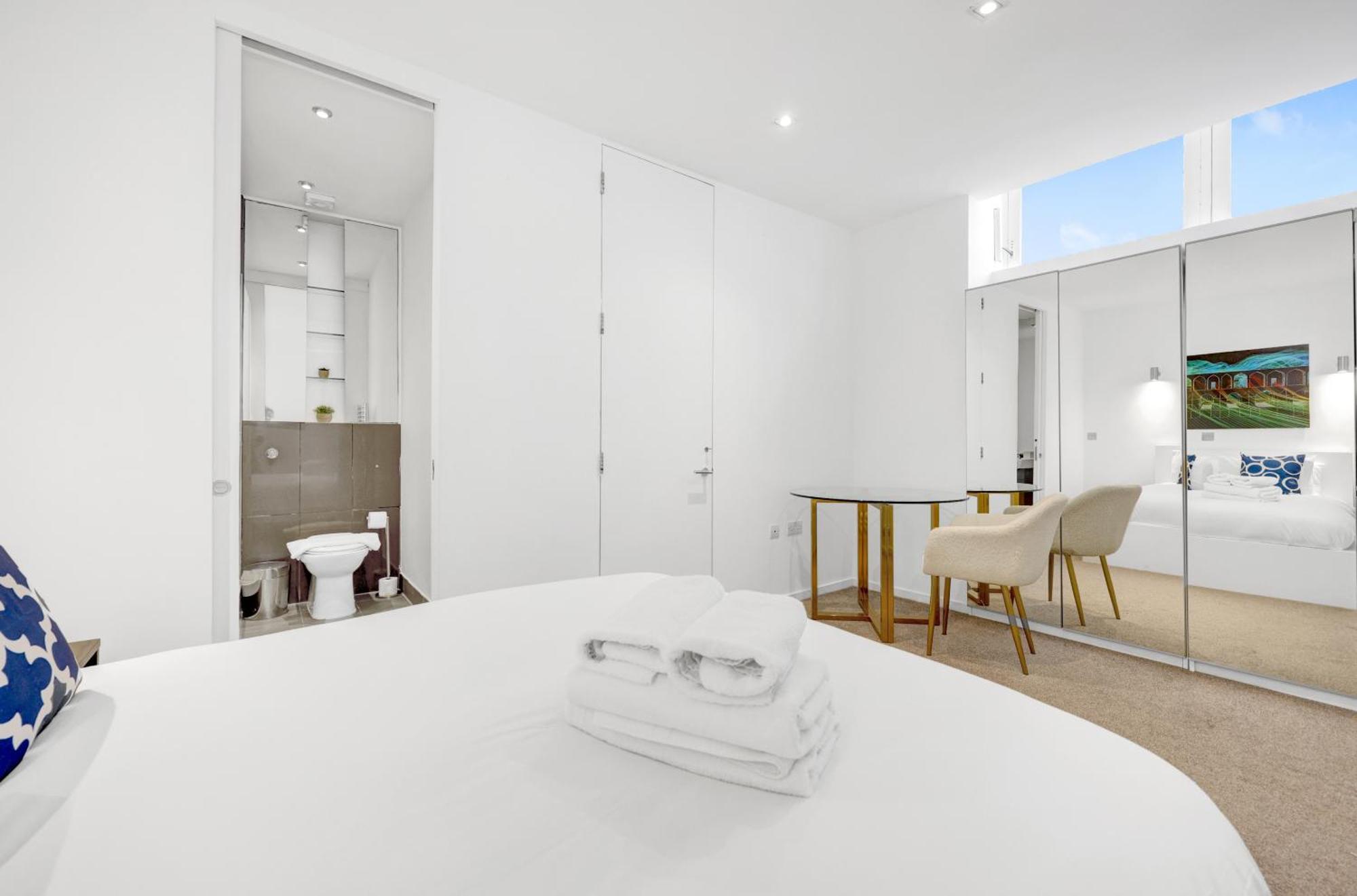 Holiday home Loft-style 3 Bed Short Term & Flexible Renting Hoxton With Free Wifi & Terrace !