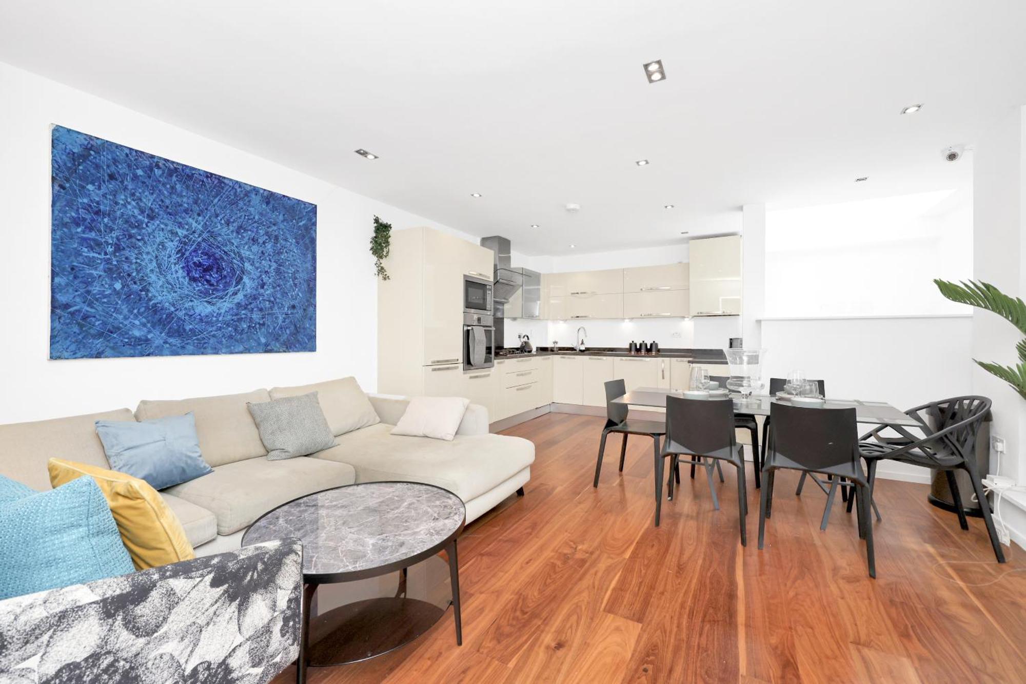 Loft-style 3 Bed Short Term & Flexible Renting Hoxton With Free Wifi & Terrace ! Holiday home