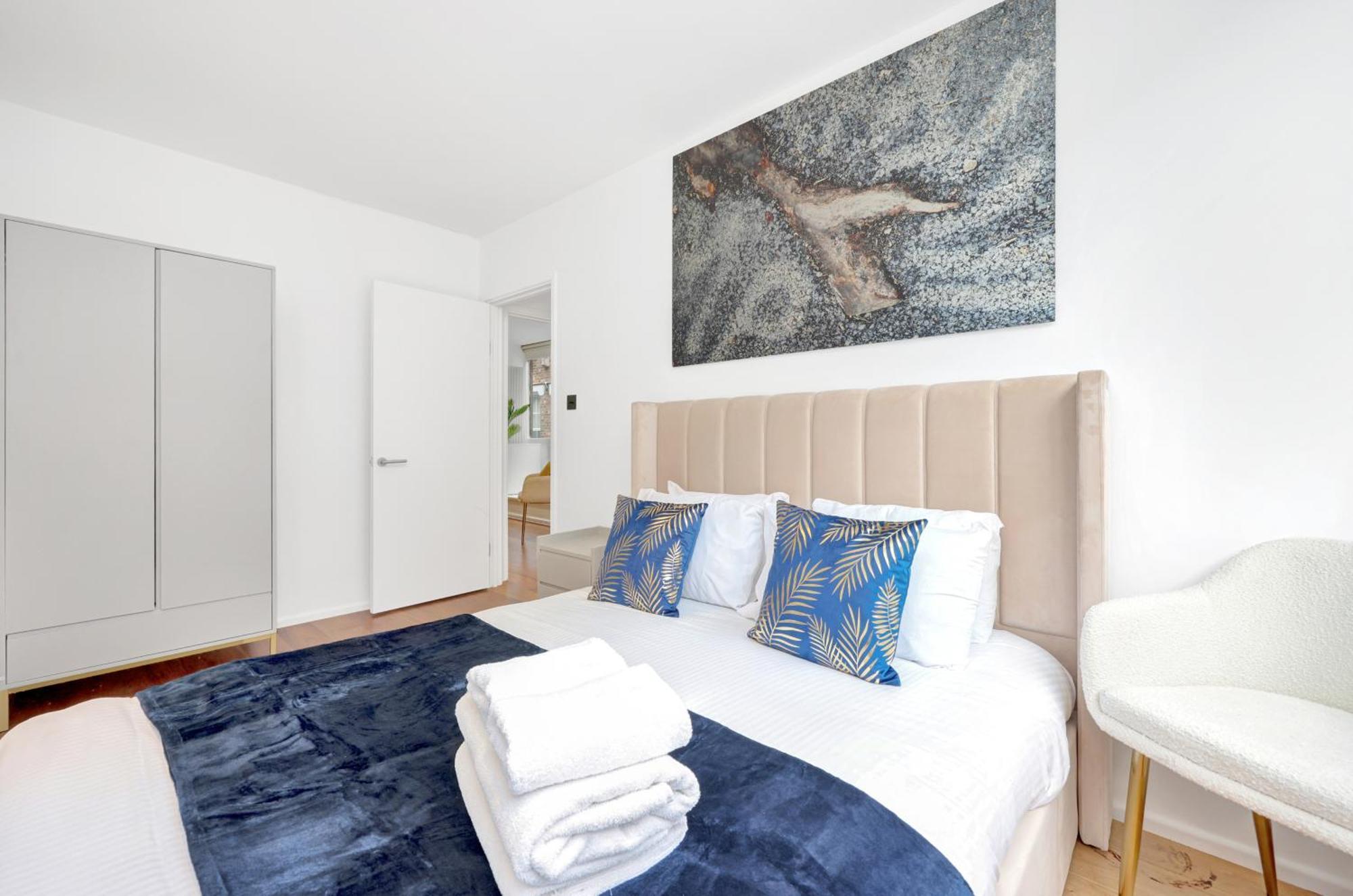 Loft-style 3 Bed Short Term & Flexible Renting Hoxton With Free Wifi & Terrace ! Holiday home *
