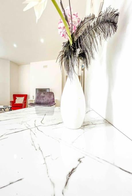 2 Bed Apartment *