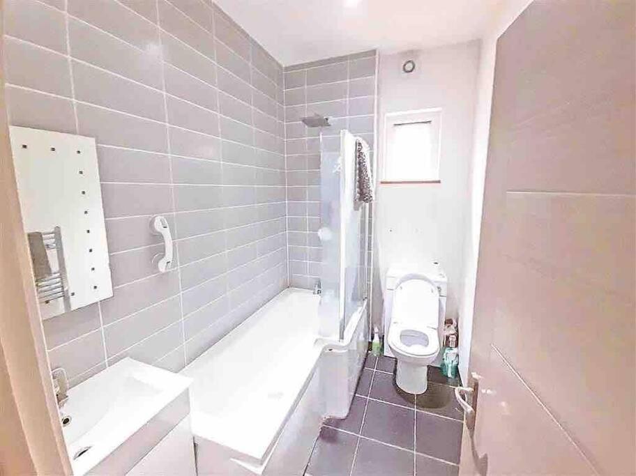 2 Bed * London