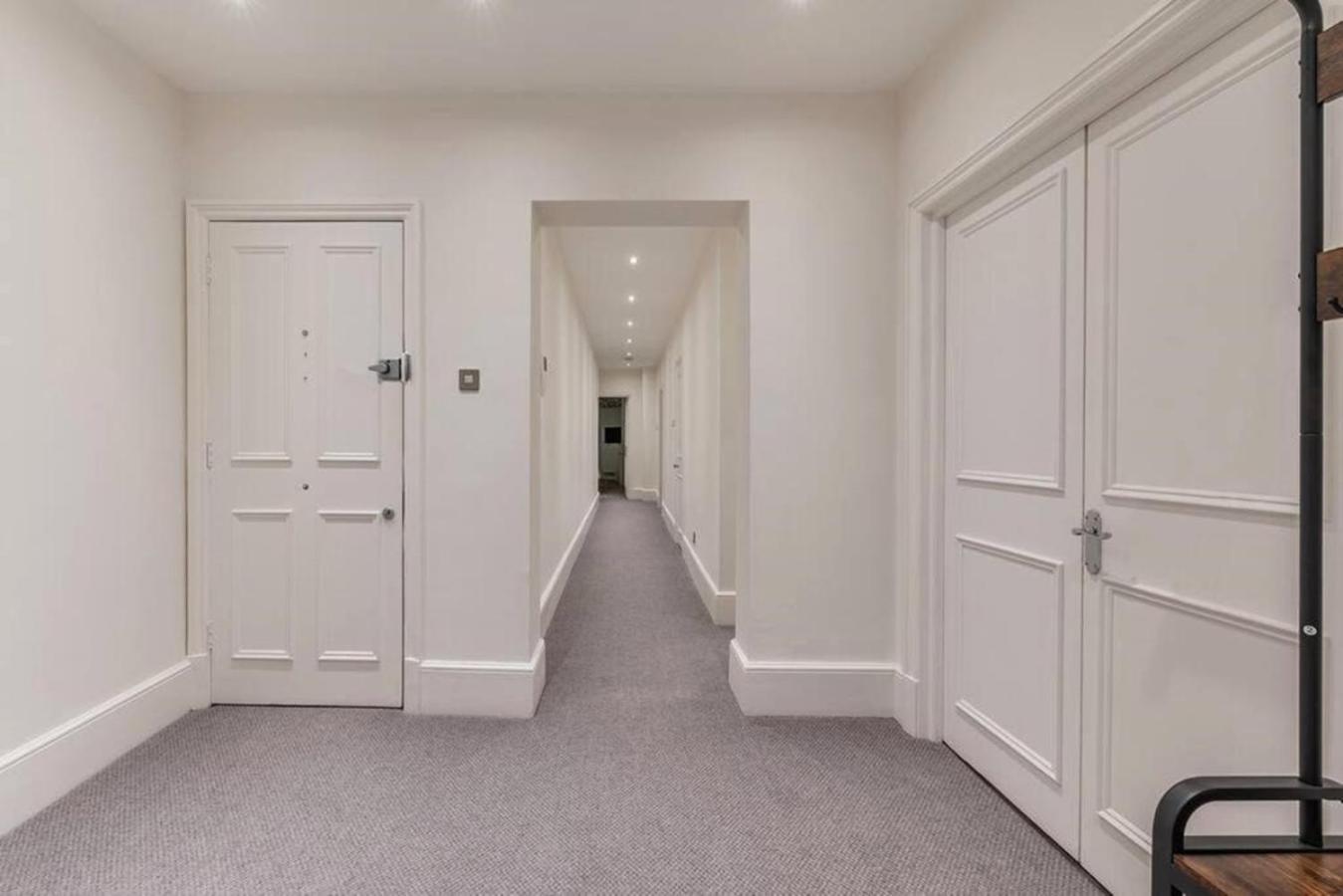 Harley Street Spectacular With High Ceilings, High Luxury Apartment London
