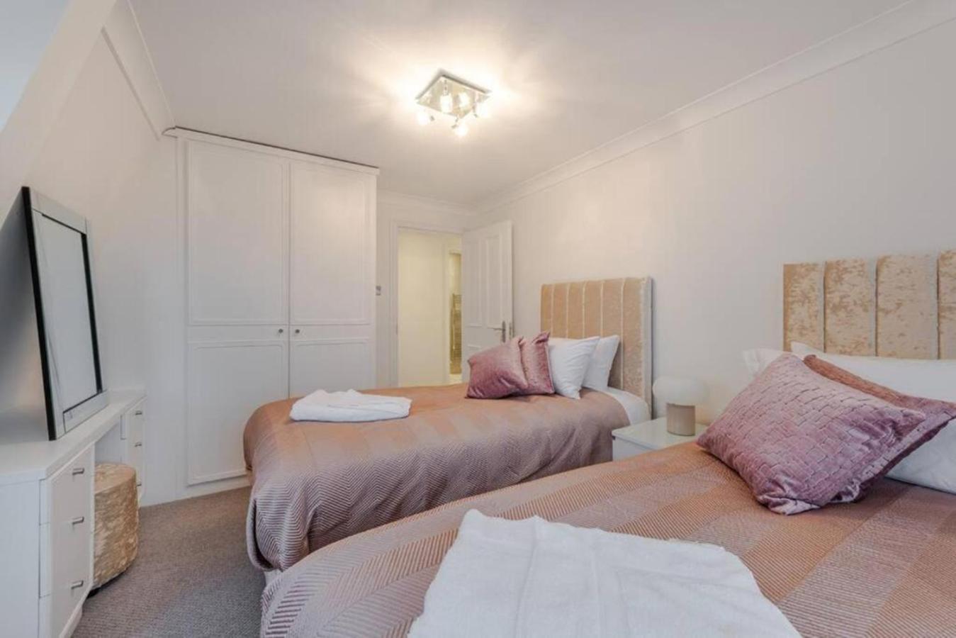 Harley Street Spectacular With High Ceilings, High Luxury Apartment *