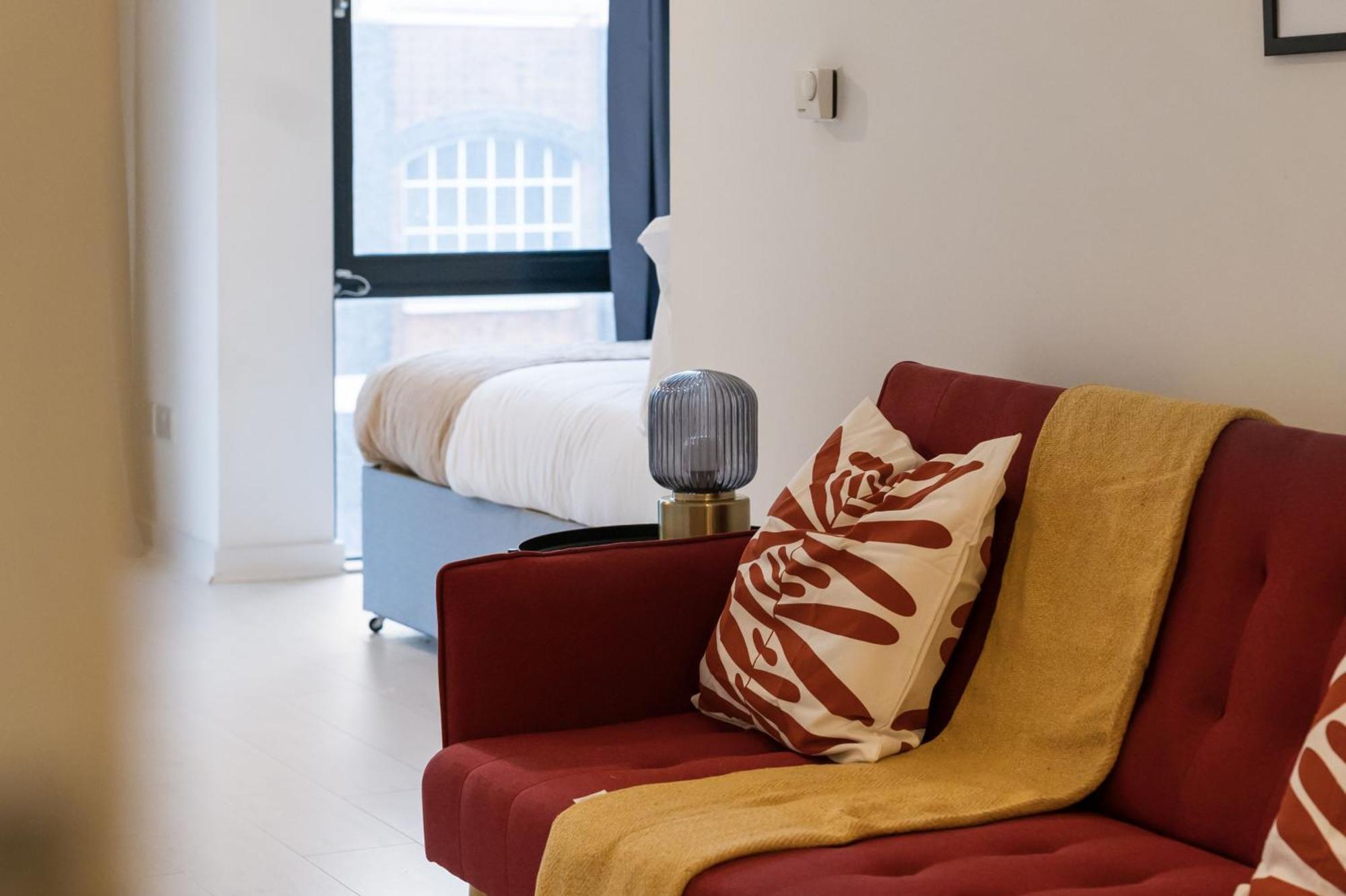 Livestay - Modern Two Bed In Stratford * Londen