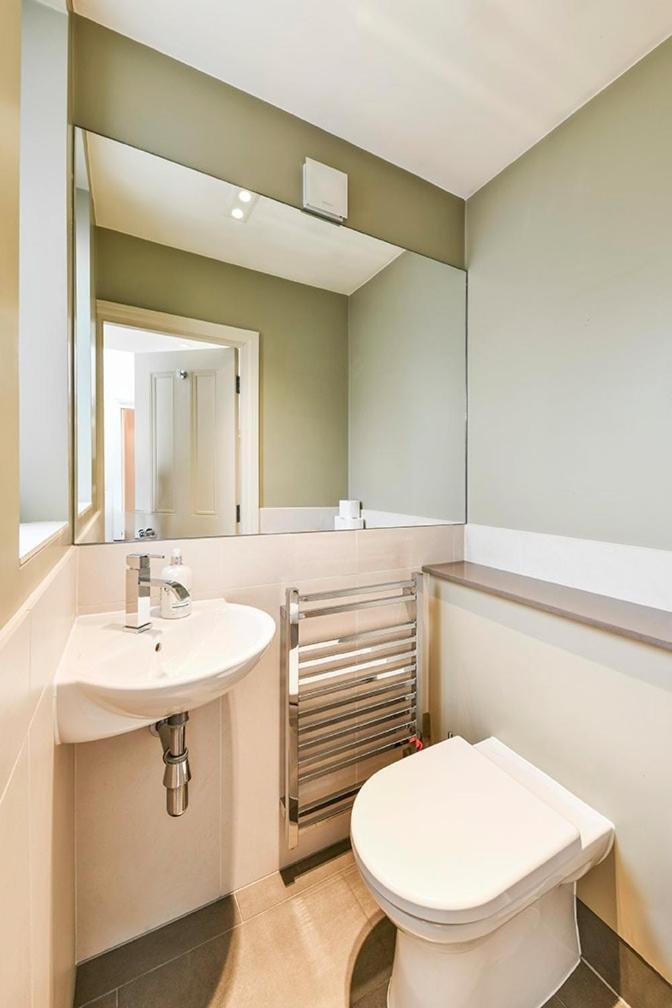 Fairway Hosting - No 7 * London