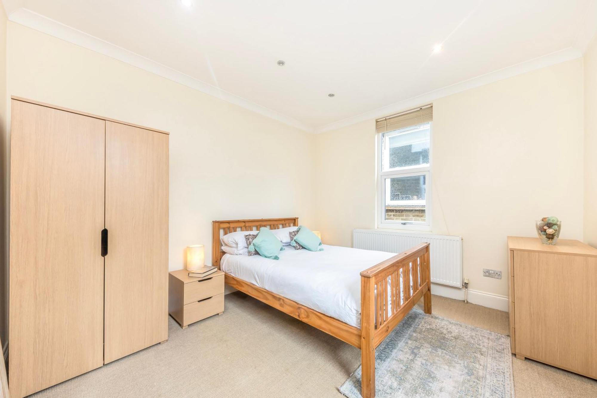Holiday home Victorian Charm: Spacious 3-bed Near Attractions London