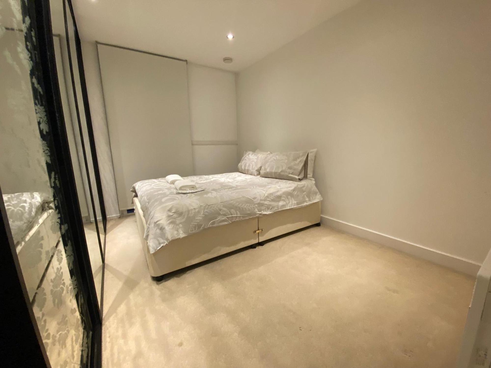 Apartment Royal Docks Penthouse London