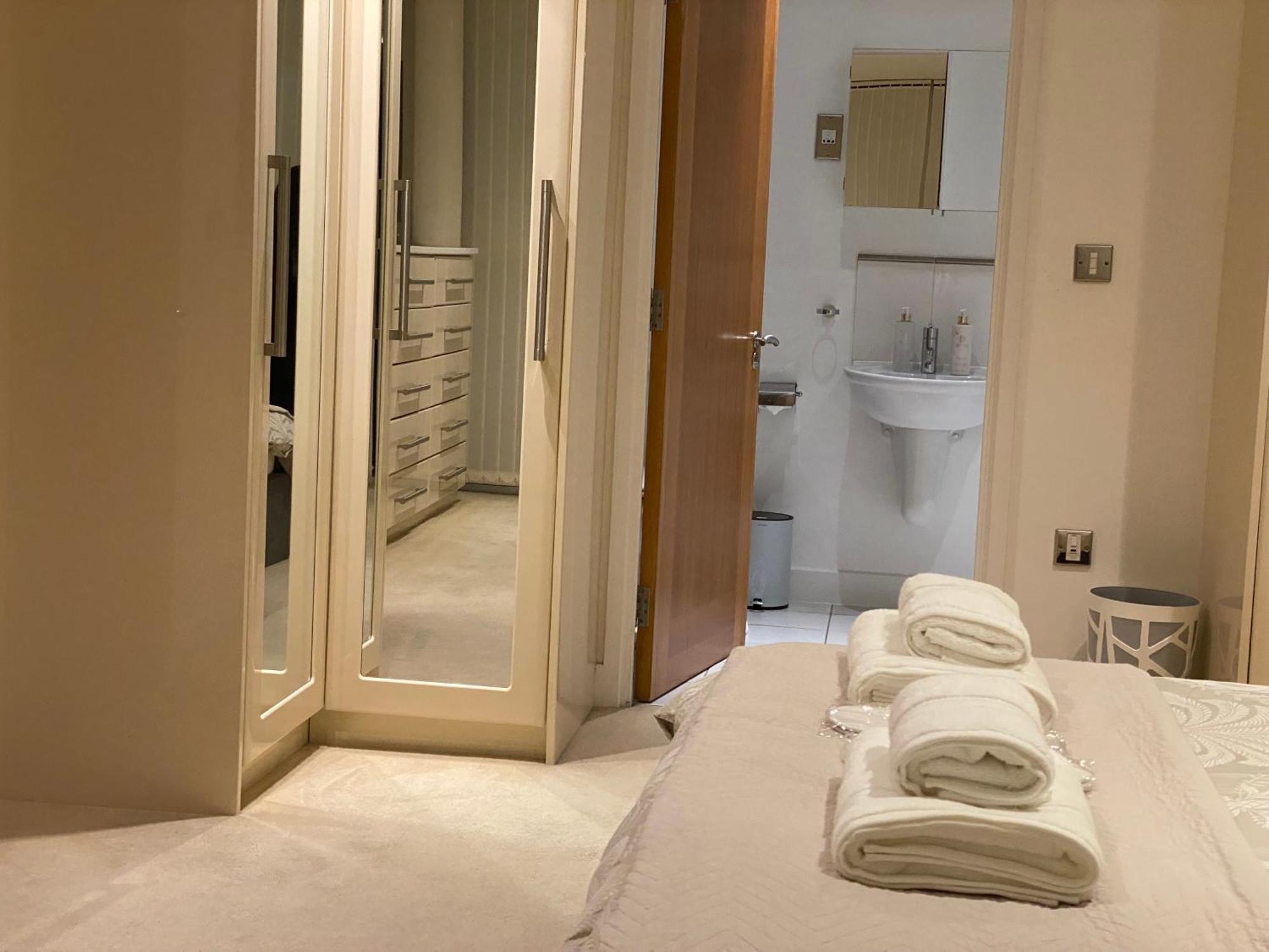 Royal Docks Penthouse * London