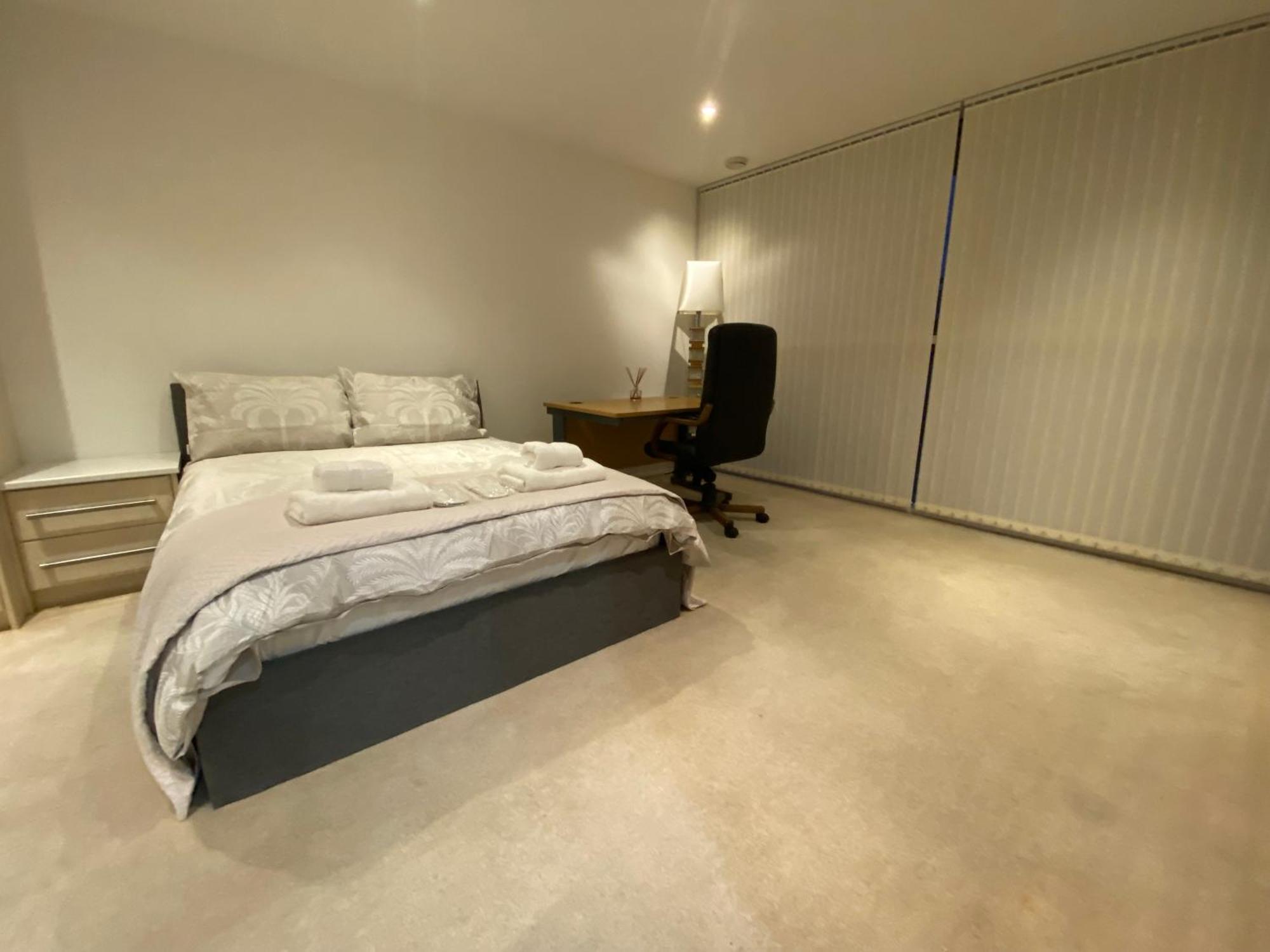 Royal Docks Penthouse Apartment London
