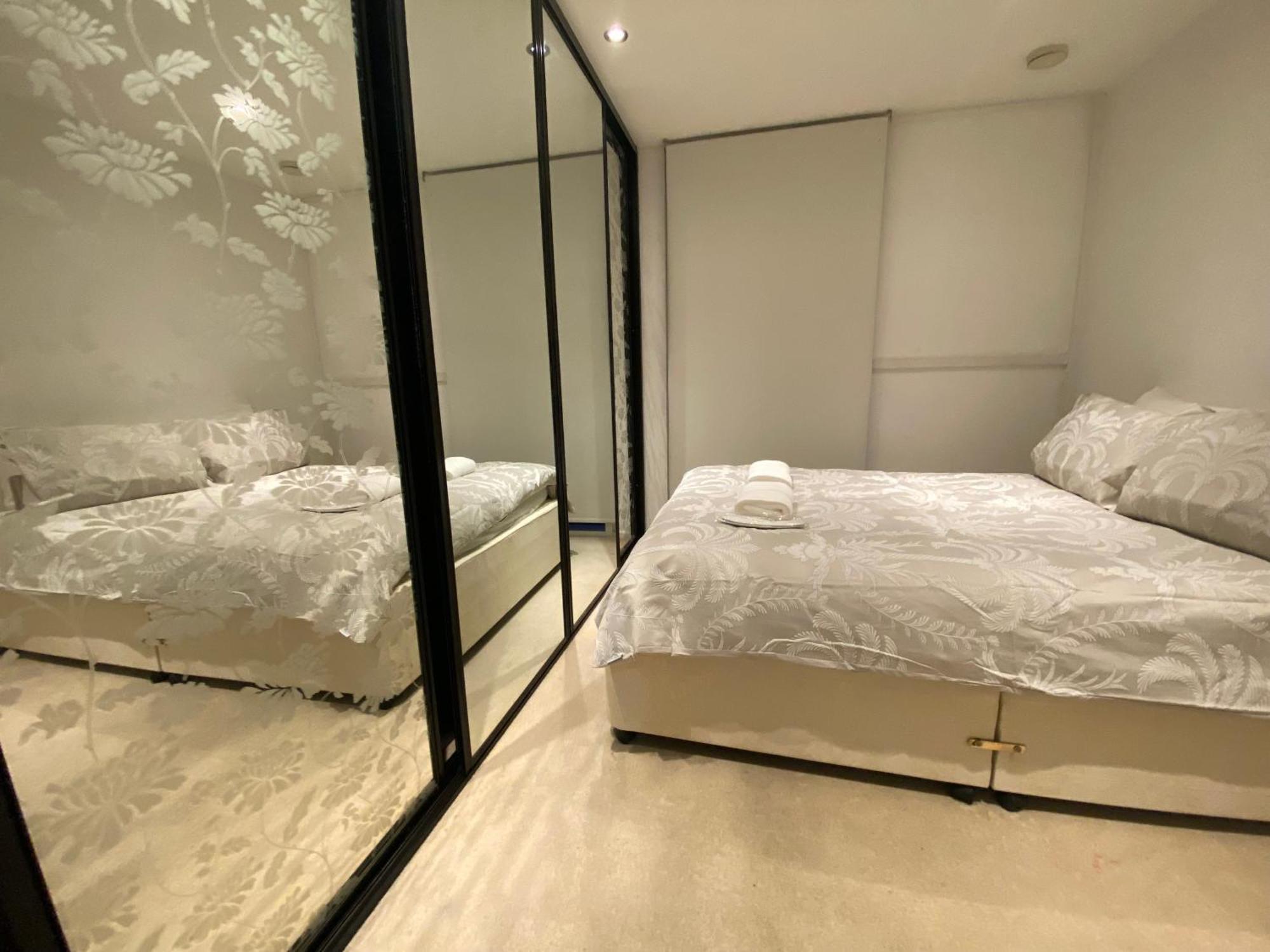 Apartment Royal Docks Penthouse *