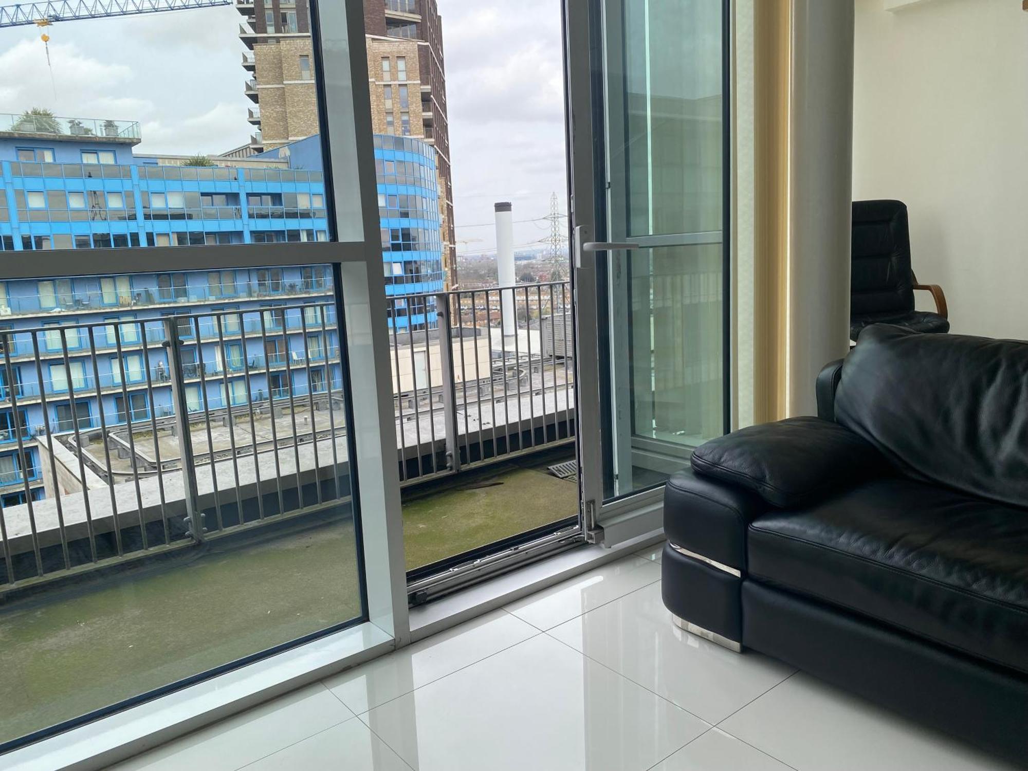 Royal Docks Penthouse Apartment *