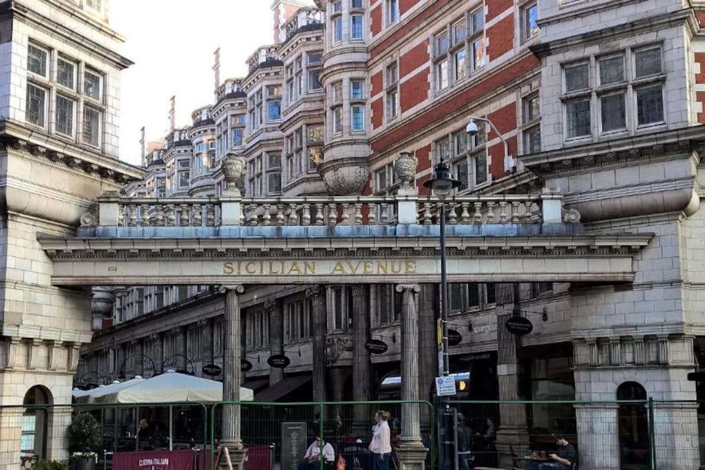 Holborn Home: Find Iconic * London