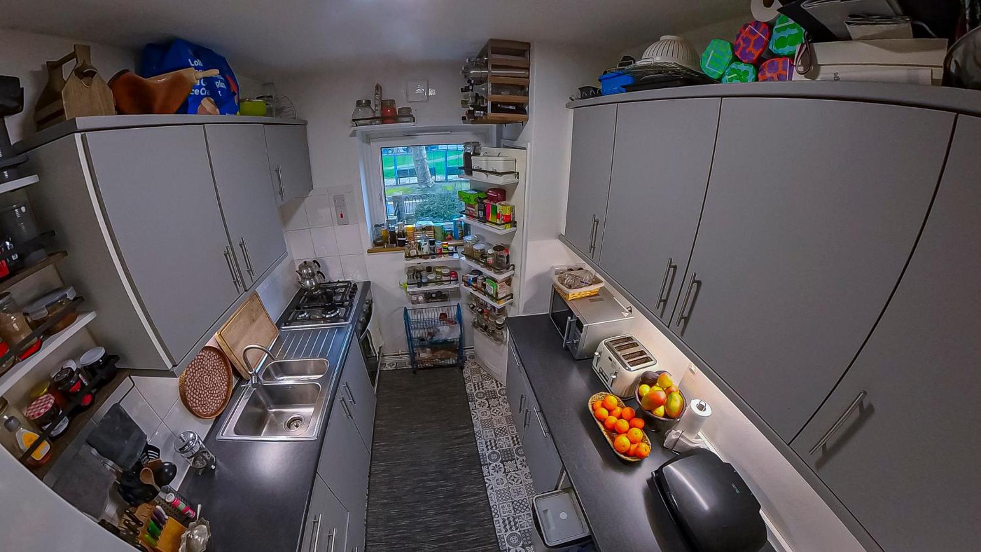 Homestay Centrally Located Comfortable In London