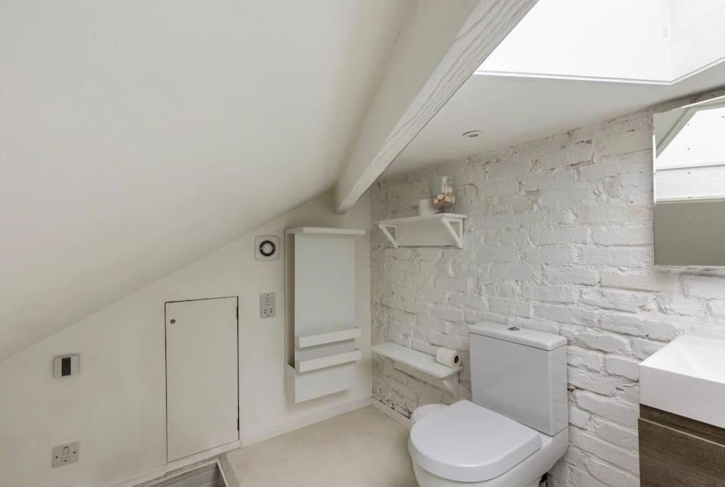 Villa Modern Design 3brs 2f House Close To Victoria London