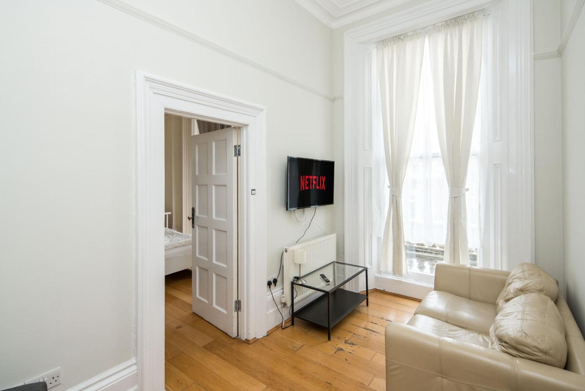 Appartement Four Beds By The Station