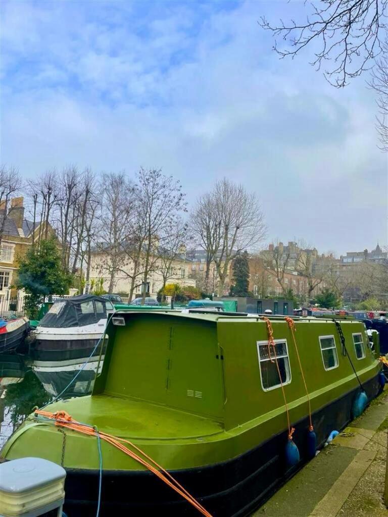 Botel Executive Houseboat In Little Venice Londen