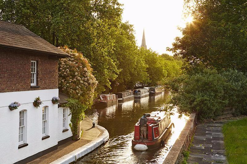 Executive Houseboat In Little Venice