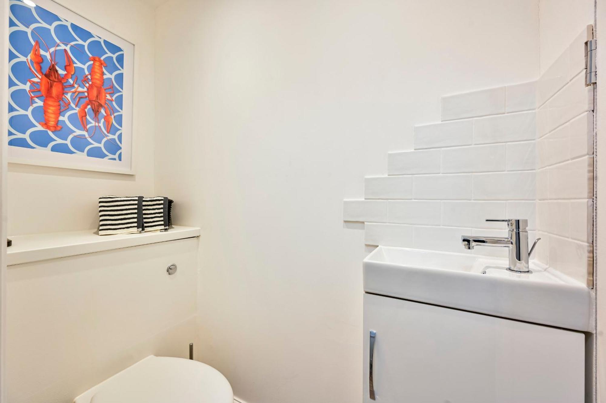 Greenwich Apartment *
