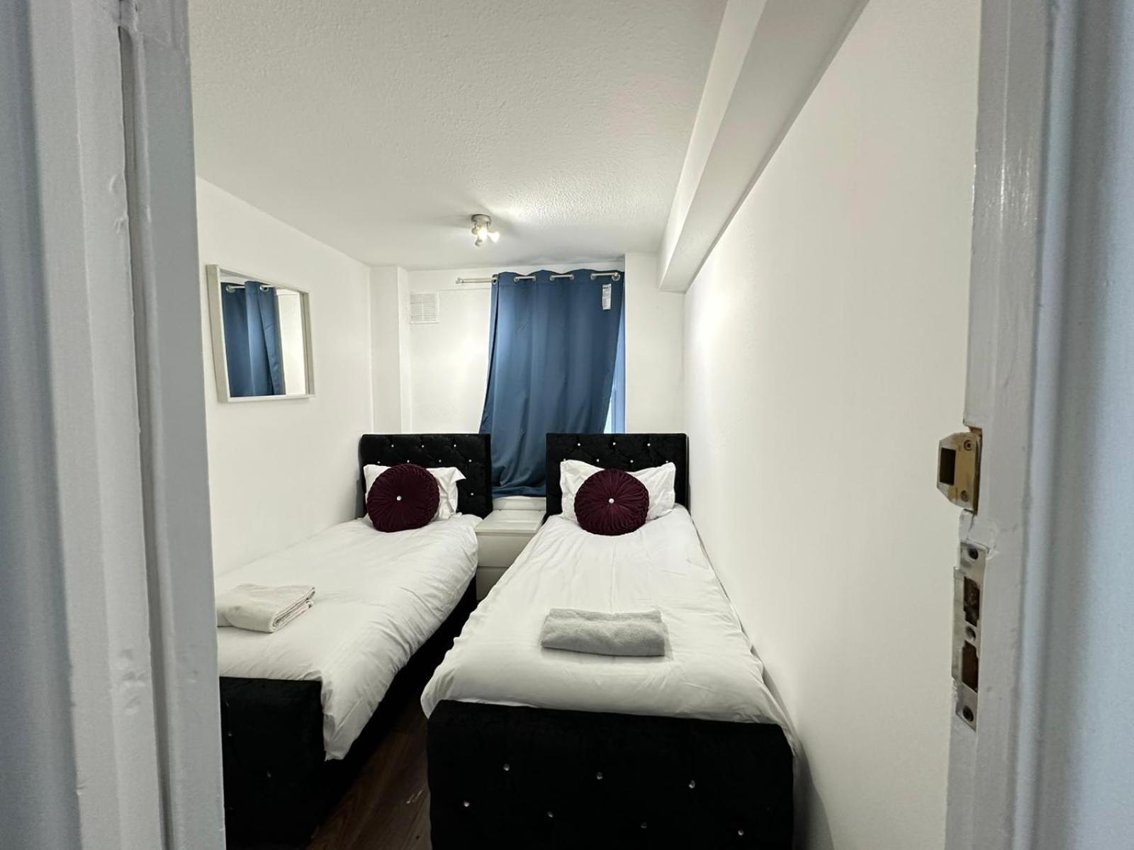 Two Bedroom Near Hyde Park