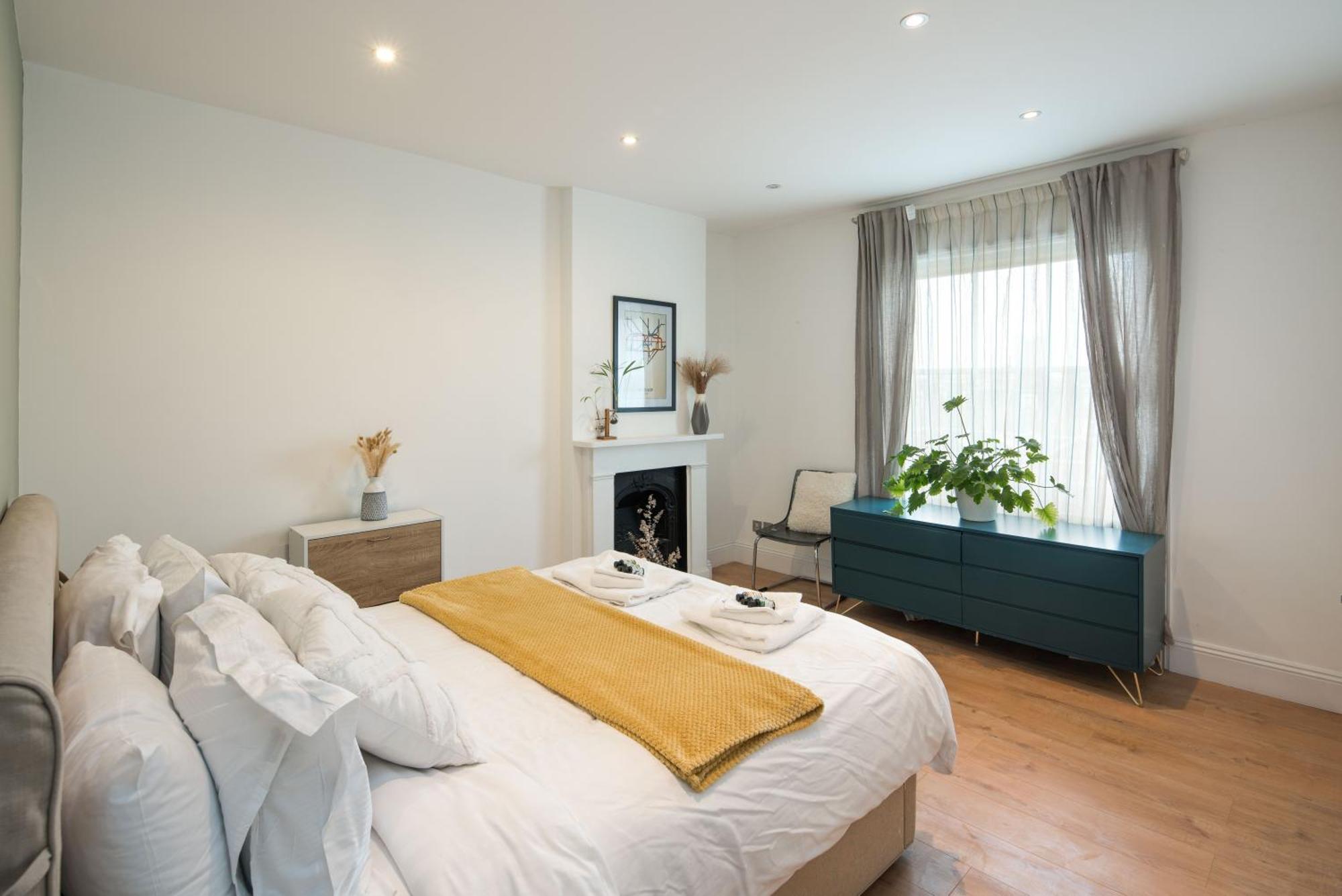 Stunning 2 Bed In Nothing Hill Apartment London