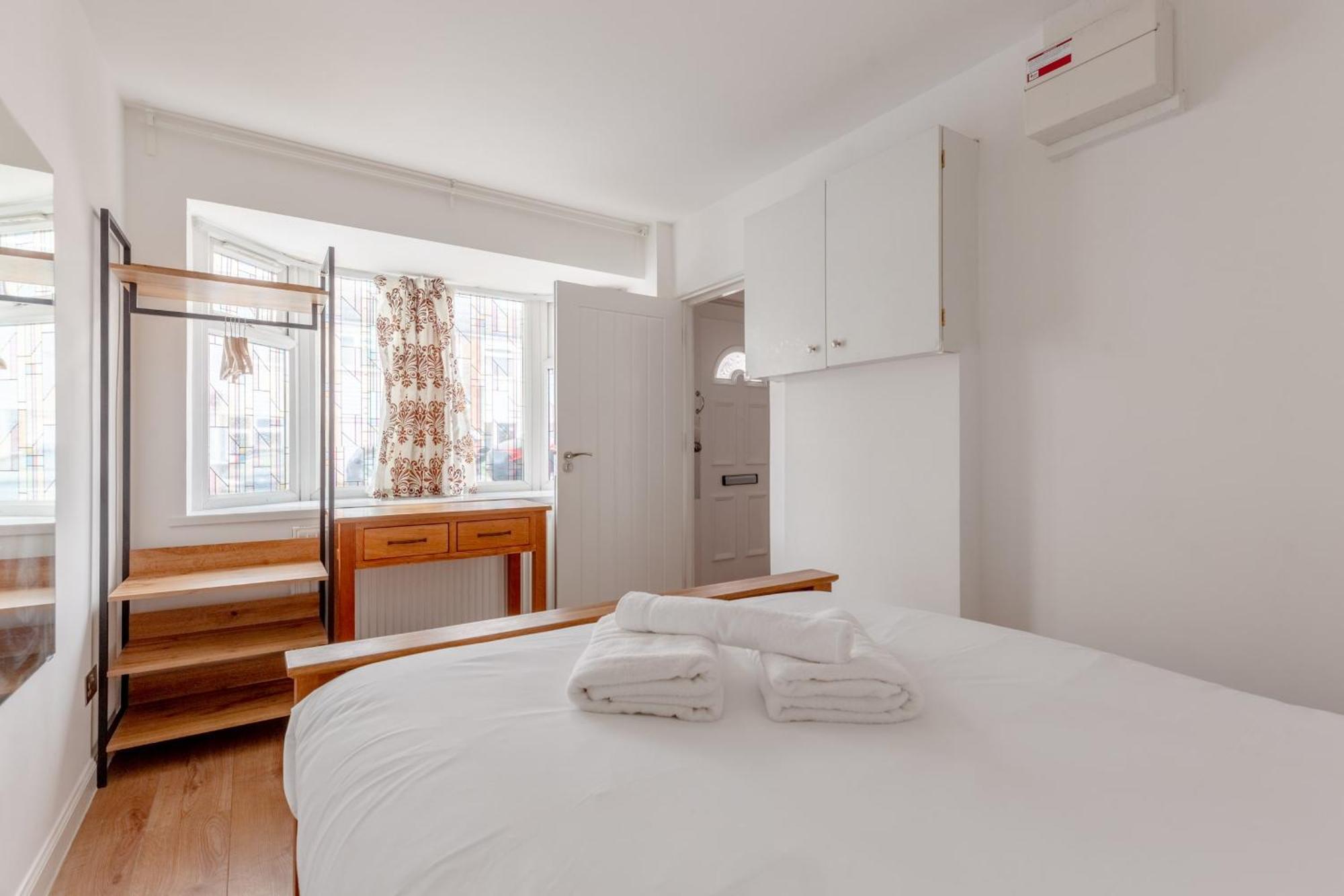 Spacious 4bd Near Excel London! Vakantiehuis Londen