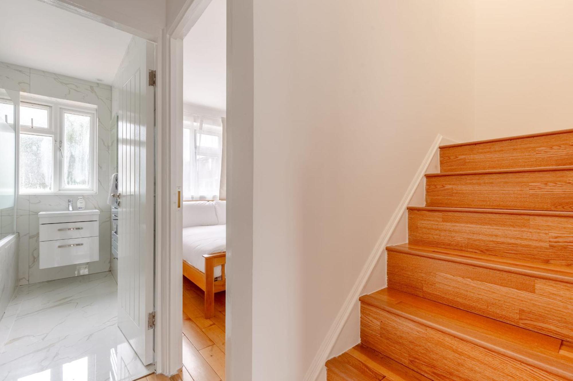 Vakantiehuis Spacious 4bd Near Excel London!