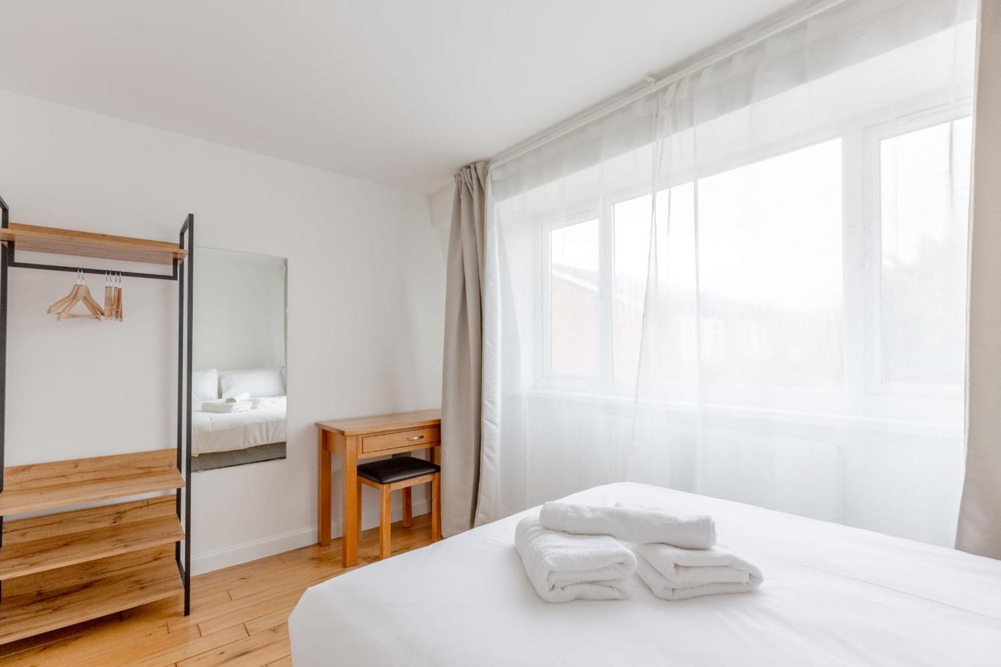 Spacious 4bd Near Excel London! Vakantiehuis Londen