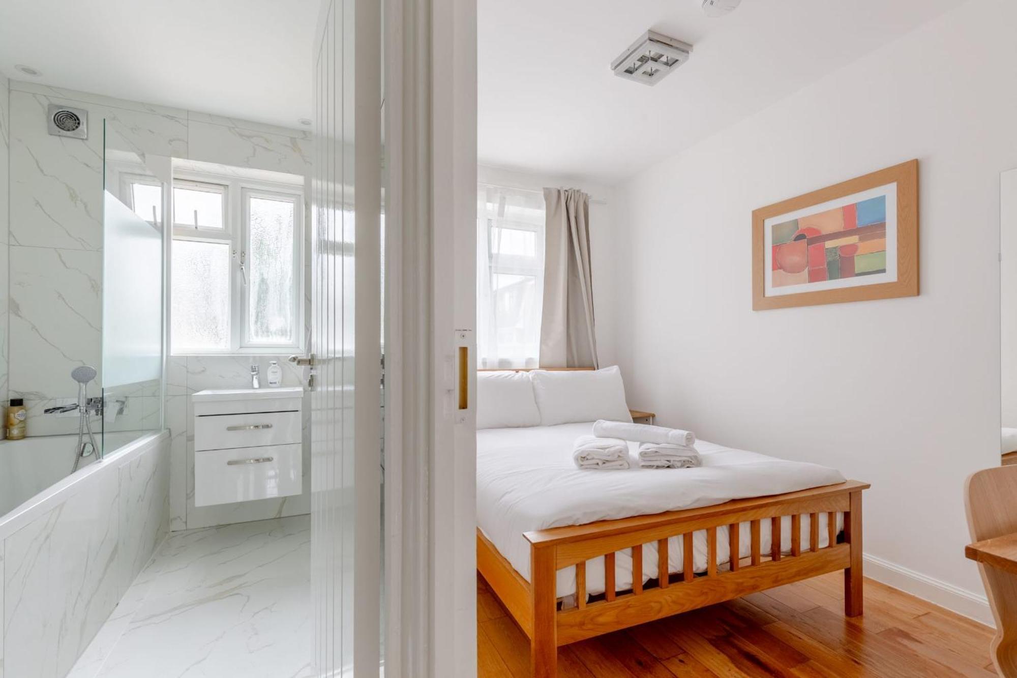 Spacious 4bd Near Excel London! Vakantiehuis *
