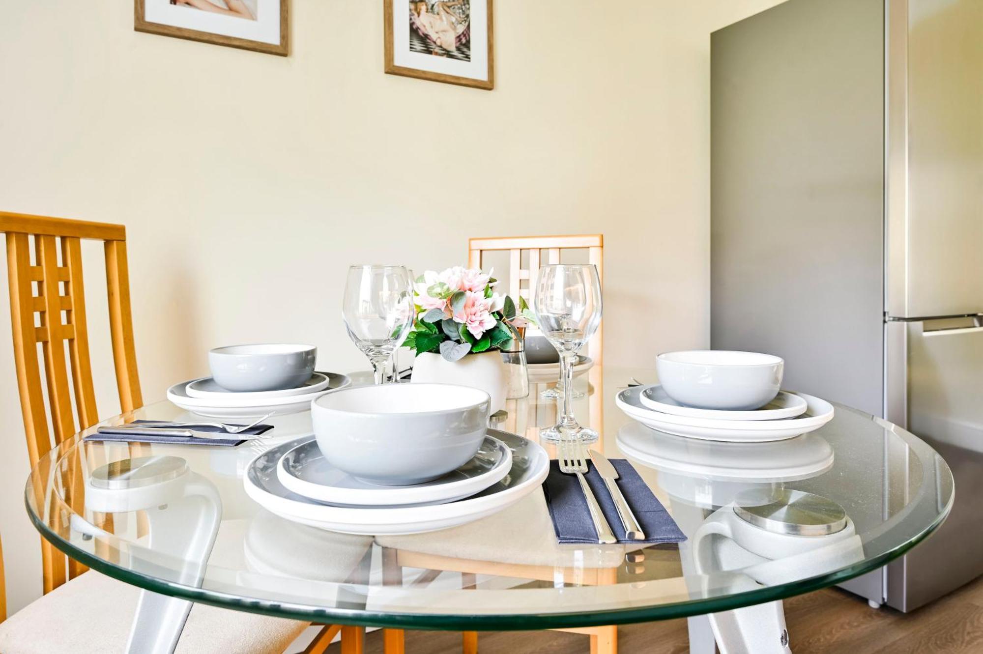 Greenwich Apartment *
