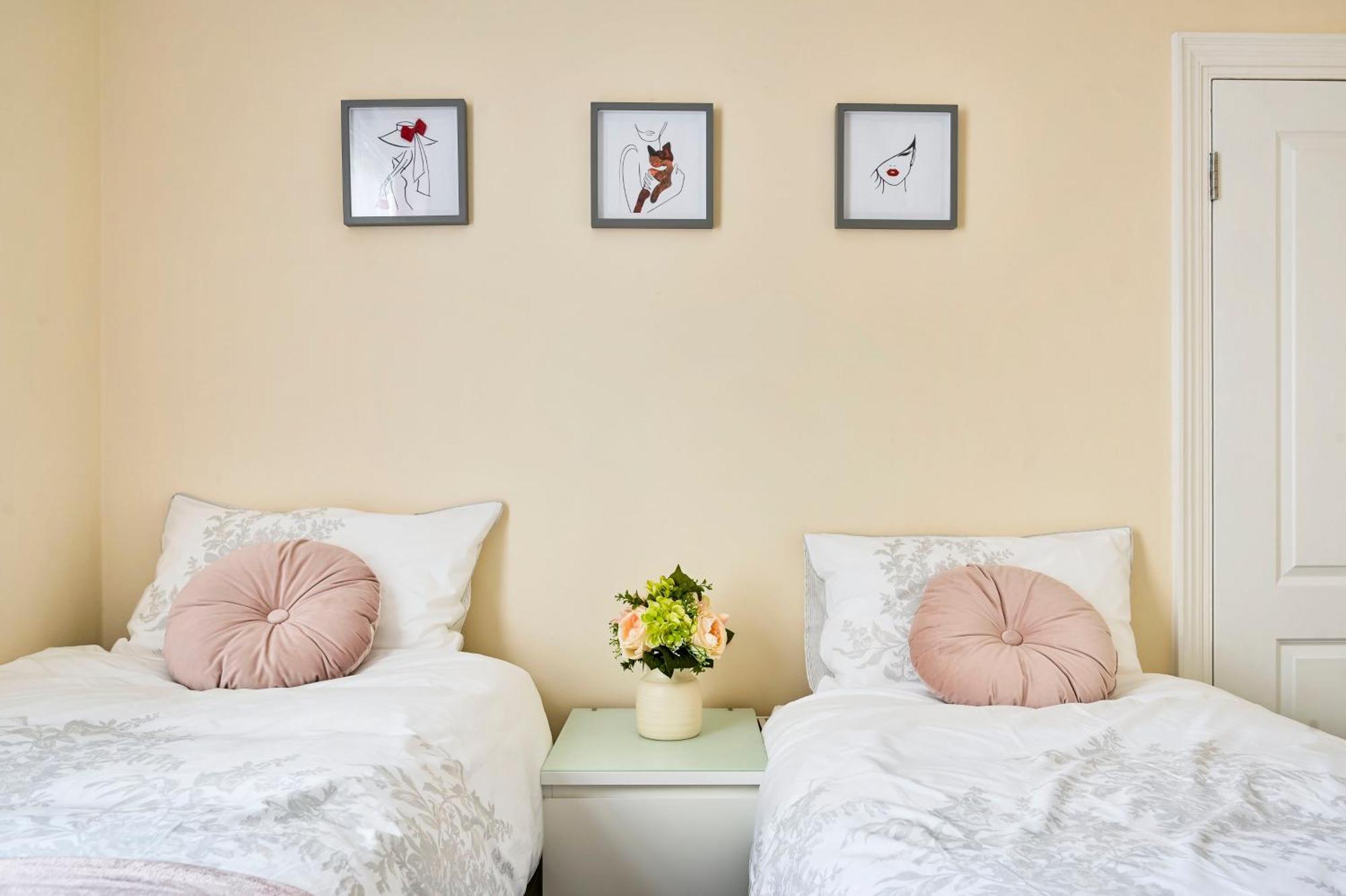 Greenwich Apartment *