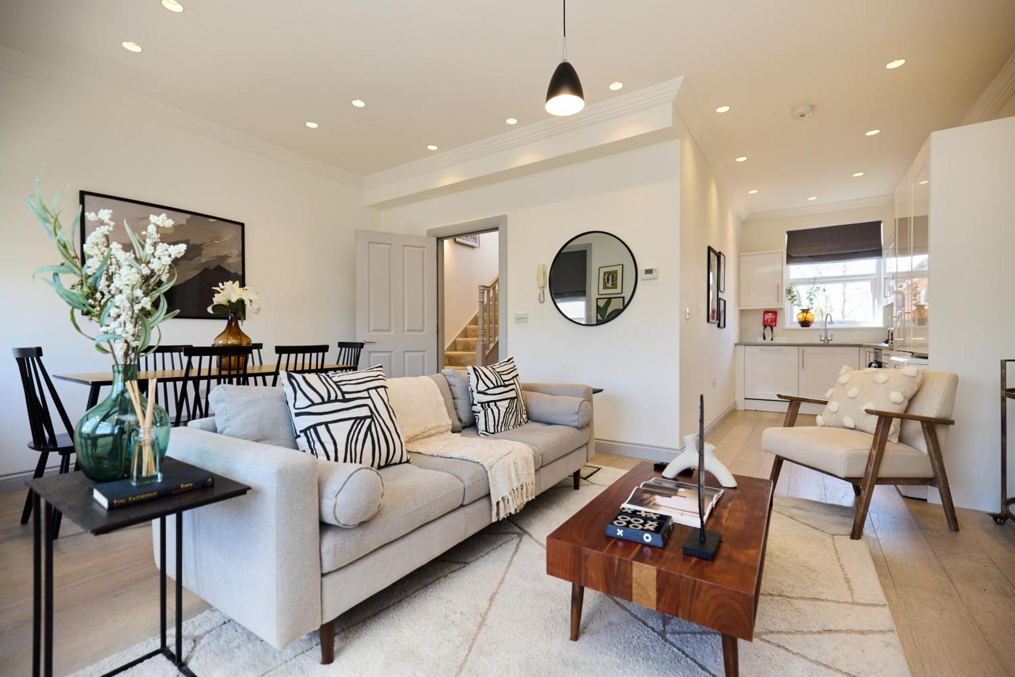The Leghorn Quarters - Modern 3bdr With Balcony Londen