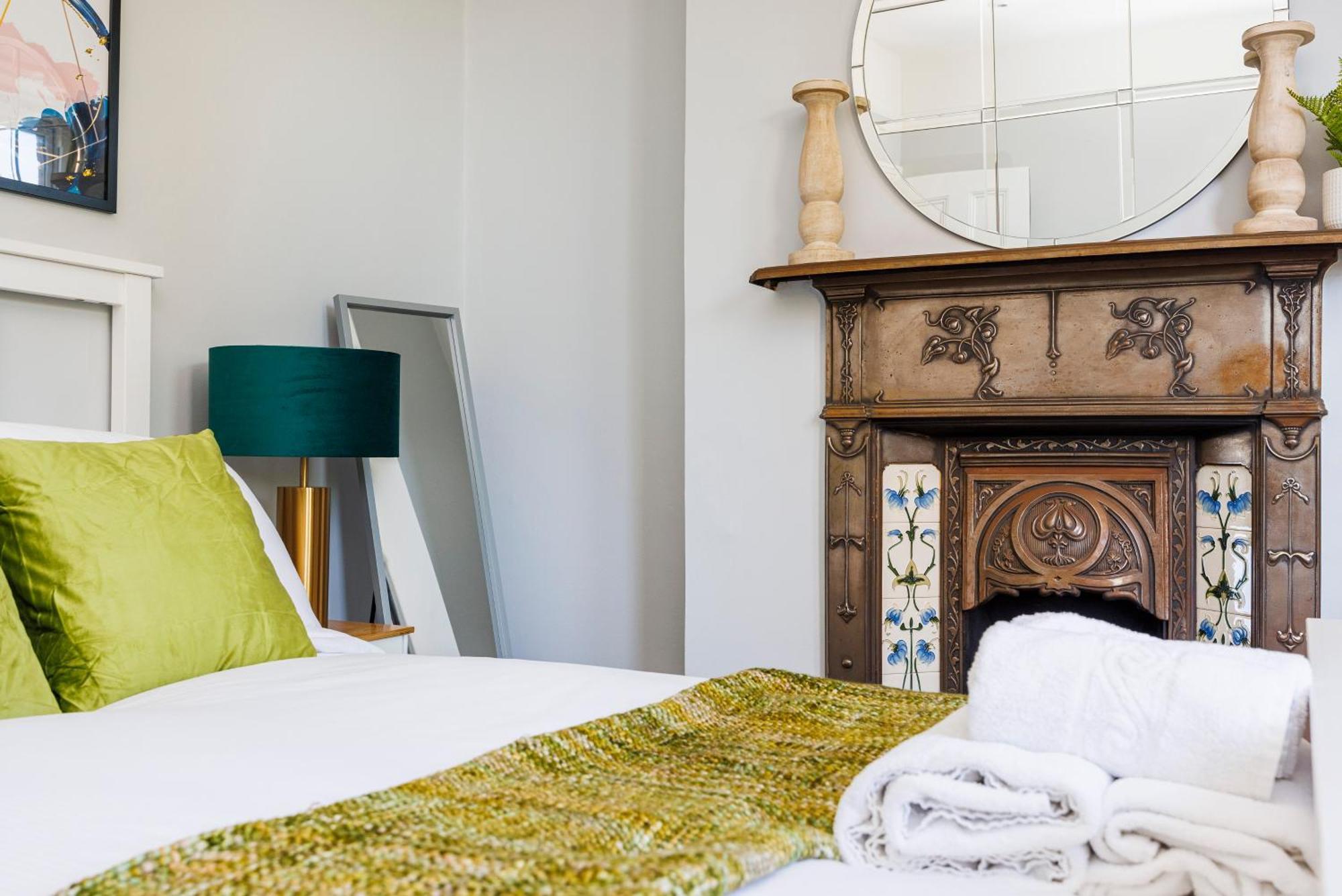 Сasa de vacaciones 6 Bedroom House By Av Acton Sleeps 11 Free Parking Londres