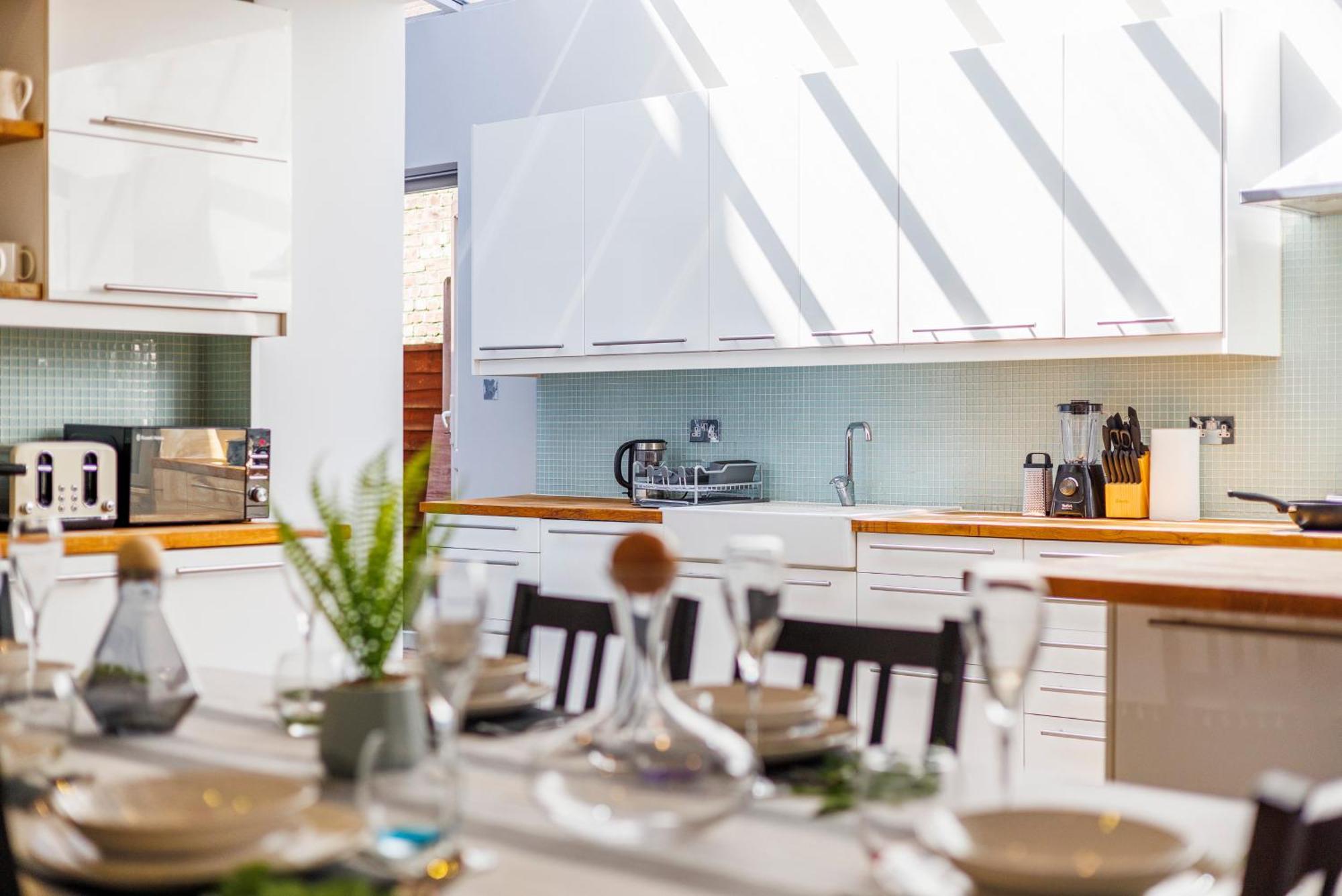 Сasa de vacaciones 6 Bedroom House By Av Acton Sleeps 11 Free Parking Londres