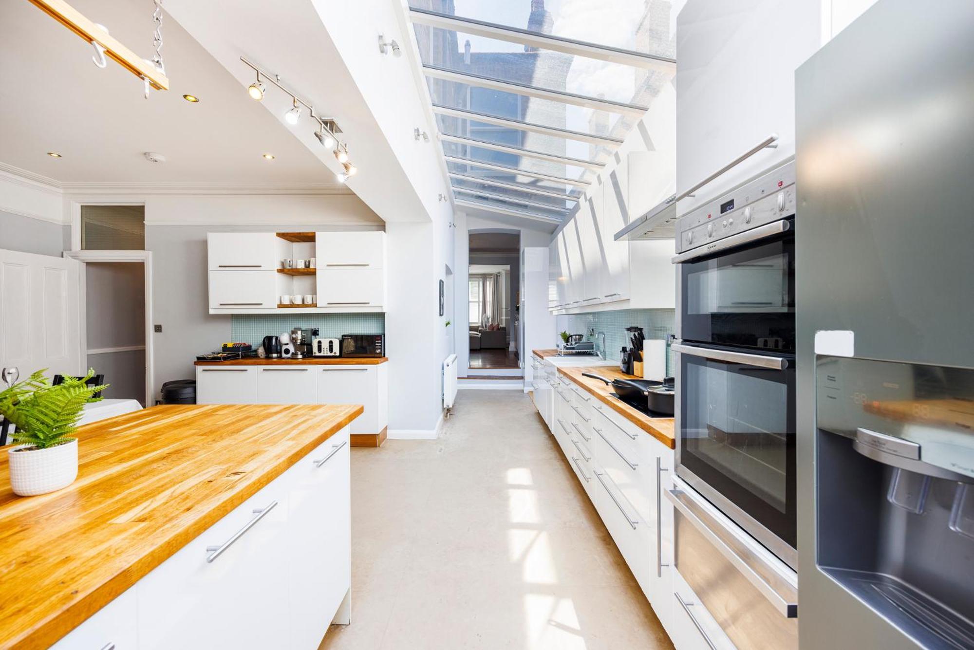 Сasa de vacaciones 6 Bedroom House By Av Acton Sleeps 11 Free Parking