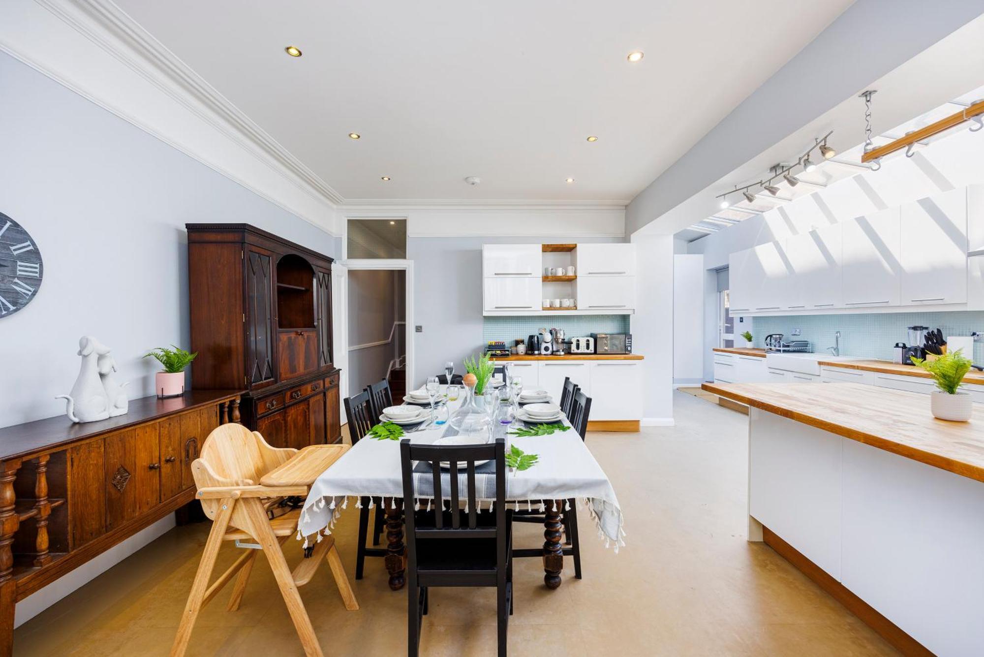 Сasa de vacaciones 6 Bedroom House By Av Acton Sleeps 11 Free Parking Londres