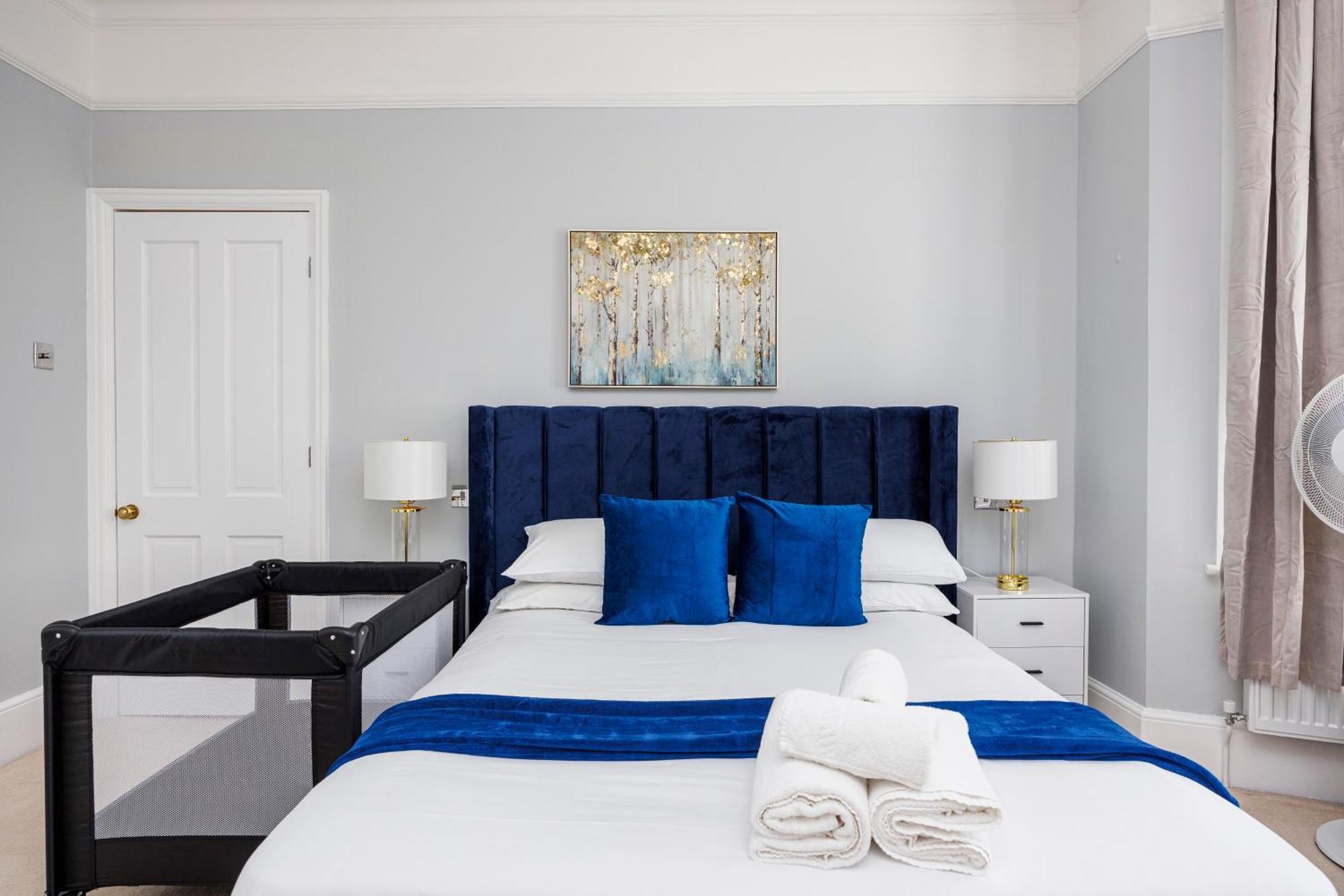 Сasa de vacaciones 6 Bedroom House By Av Acton Sleeps 11 Free Parking *