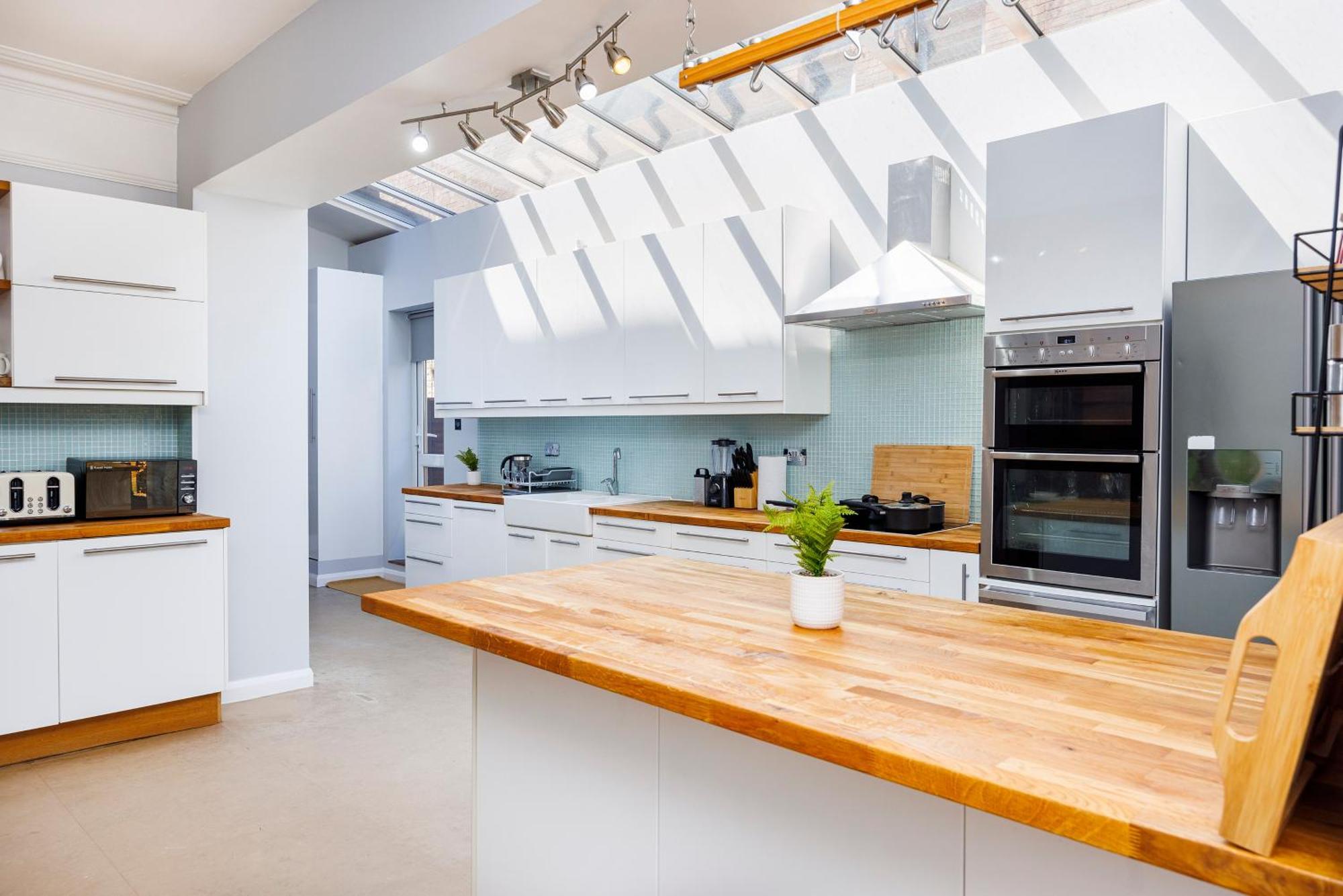 Сasa de vacaciones 6 Bedroom House By Av Acton Sleeps 11 Free Parking Londres