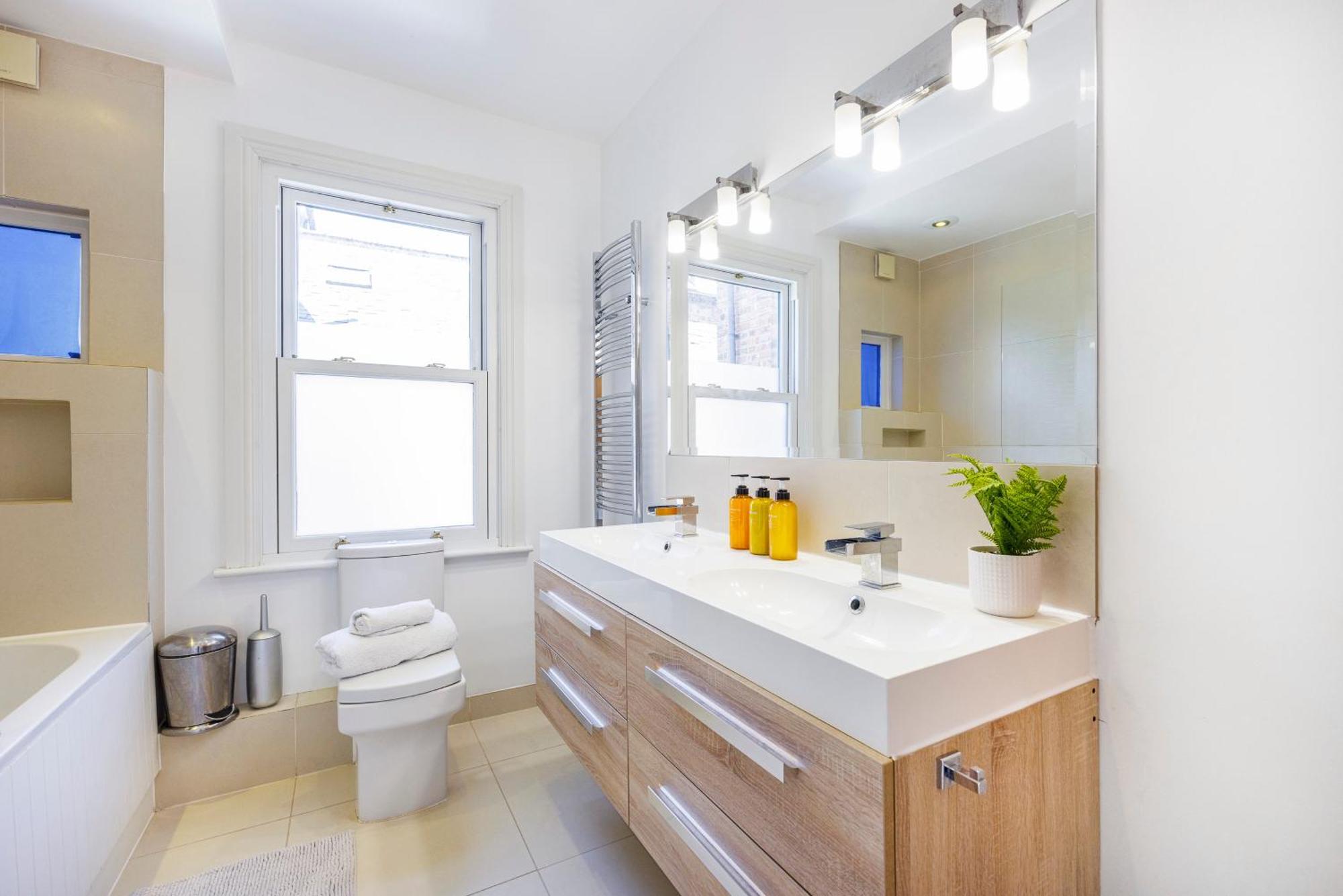 Сasa de vacaciones 6 Bedroom House By Av Acton Sleeps 11 Free Parking Londres