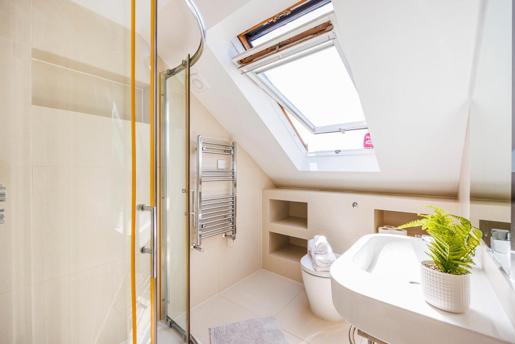 Сasa de vacaciones 6 Bedroom House By Av Acton Sleeps 11 Free Parking Londres