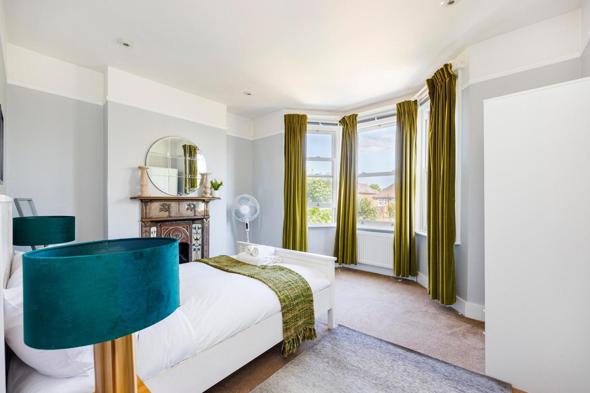 Сasa de vacaciones 6 Bedroom House By Av Acton Sleeps 11 Free Parking *