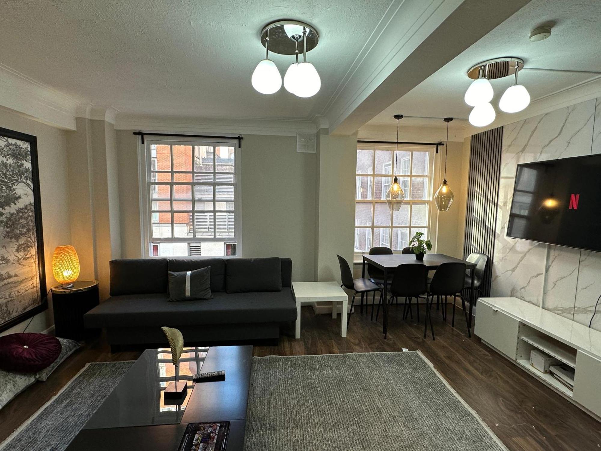 Two Bedroom Near Hyde Park
