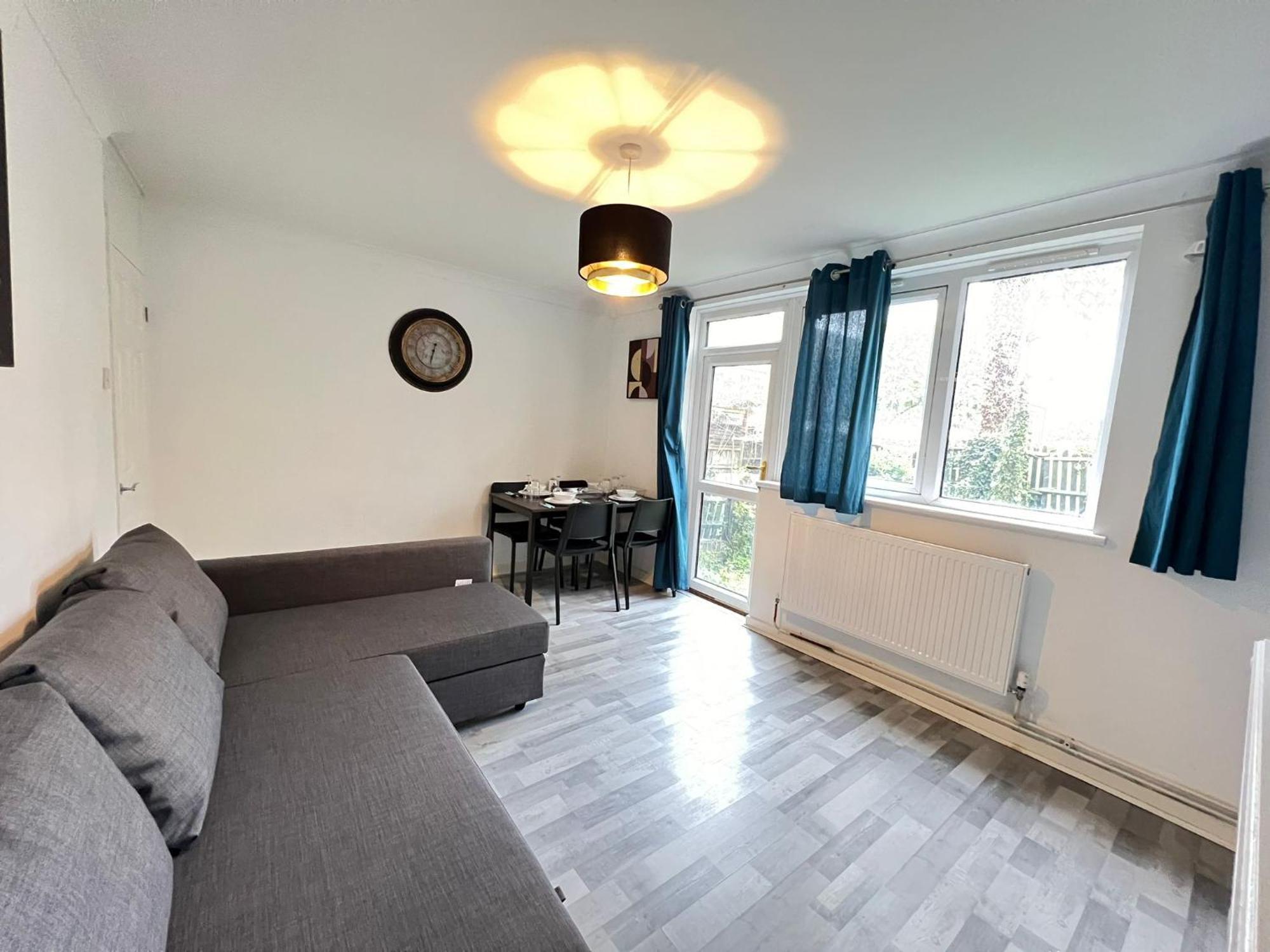 Apartment 2 Bed Flat In Canary Wharf London