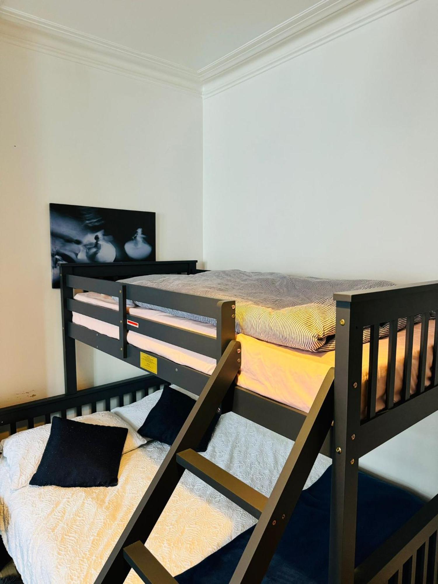 10 Minutes To Wembley Guest Apartment