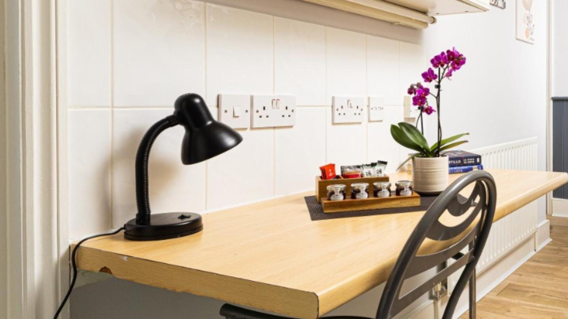 Charmstay Swiss Apartment London