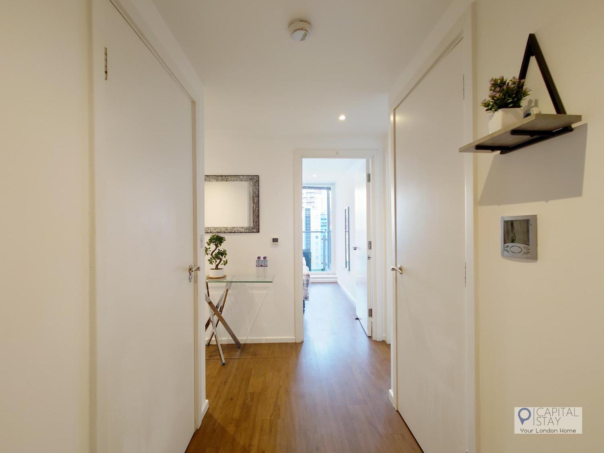 Deluxe Two Bed By Excel & O2 Apartment London