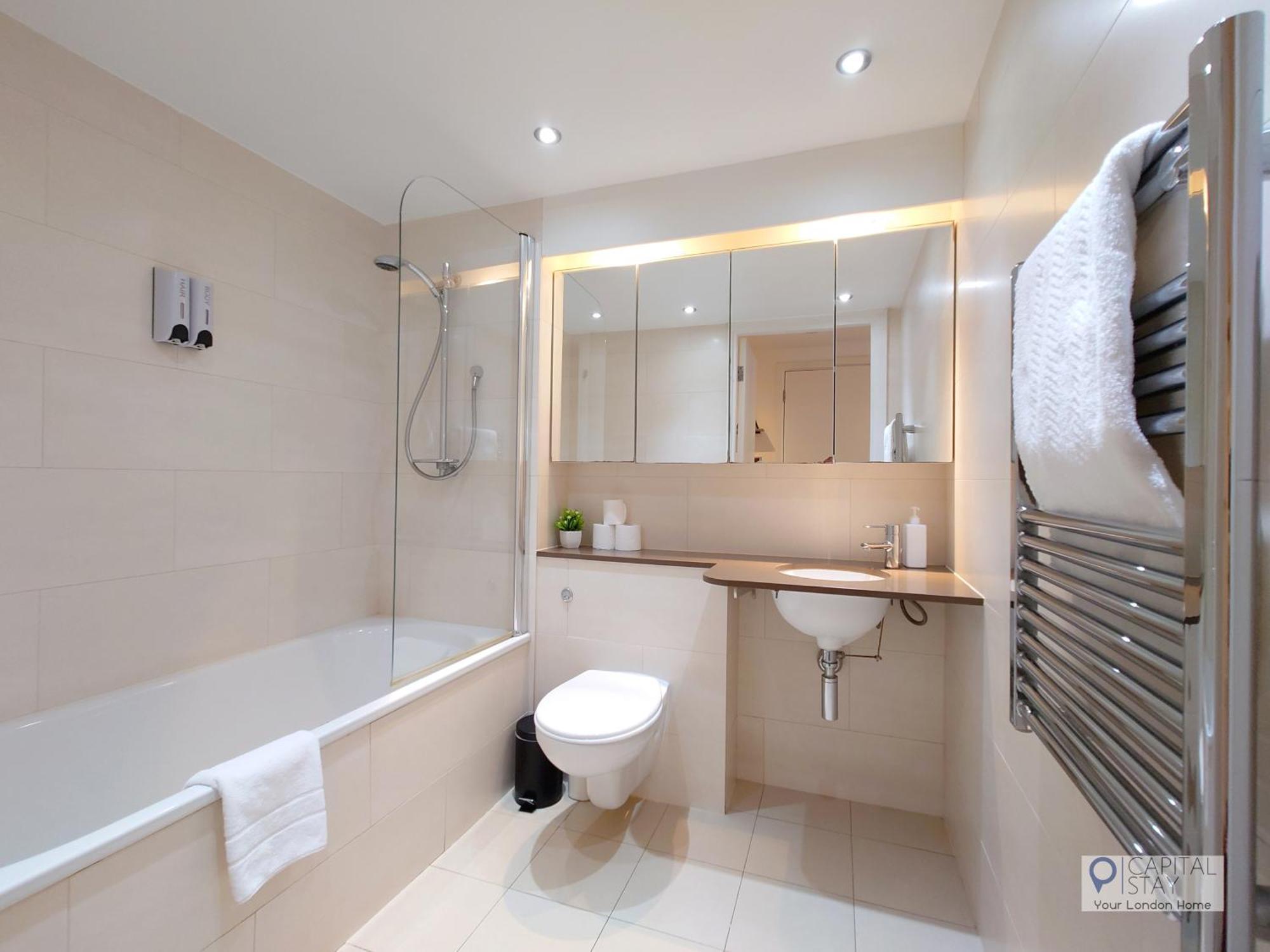 Deluxe Two Bed By Excel & O2 Apartment London