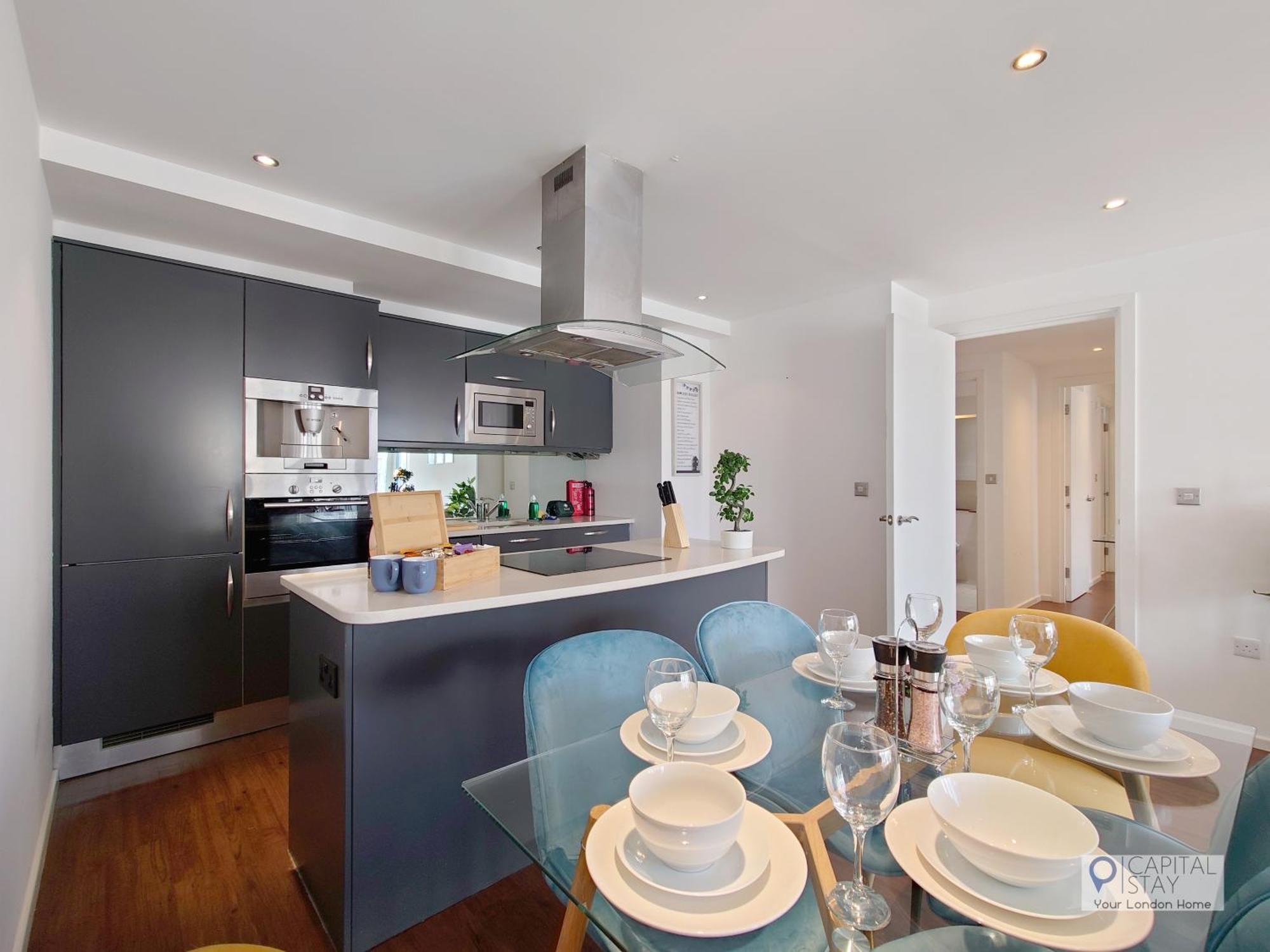 Apartment Deluxe Two Bed By Excel & O2