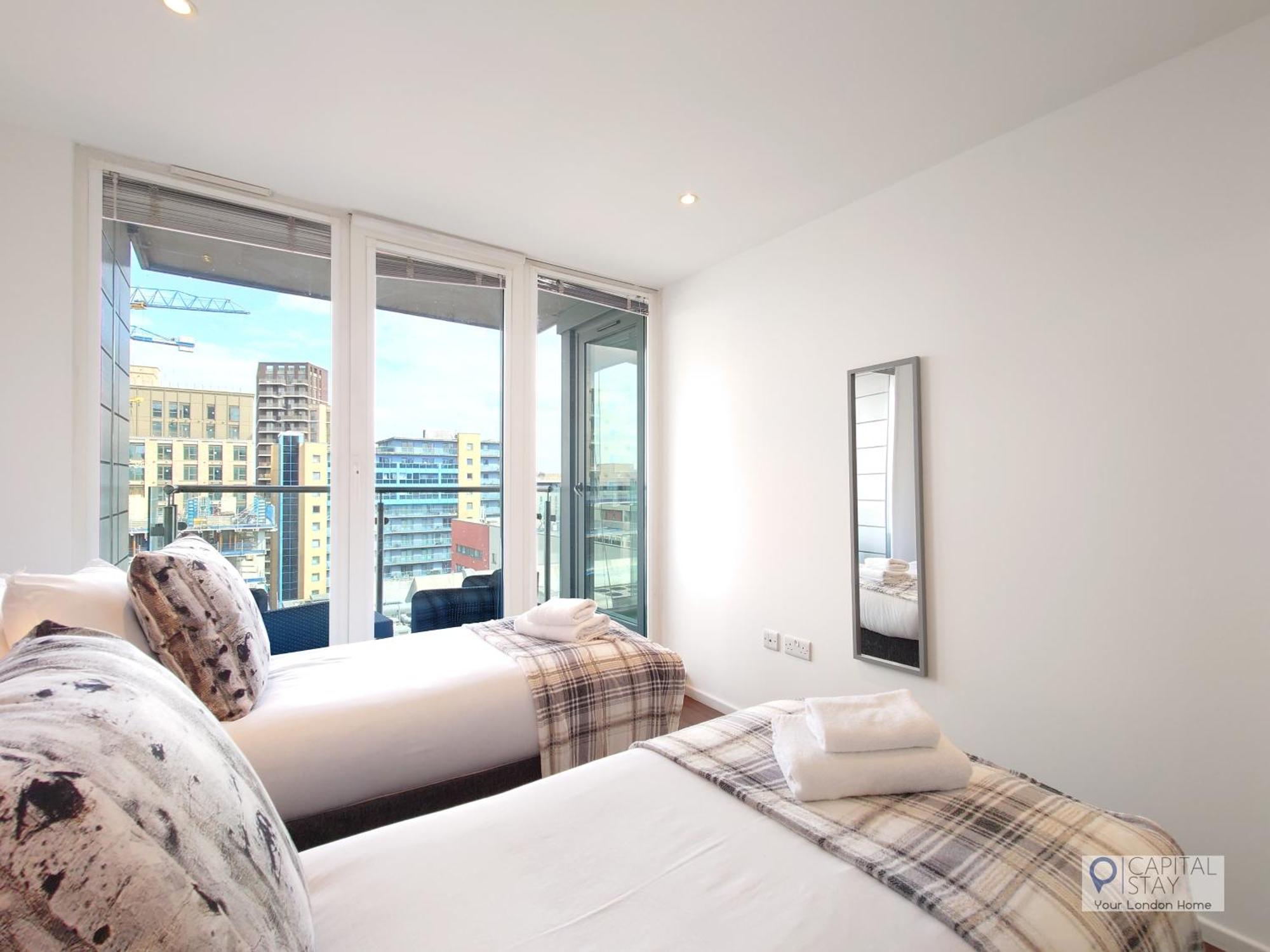 Deluxe Two Bed By Excel & O2 Apartment London