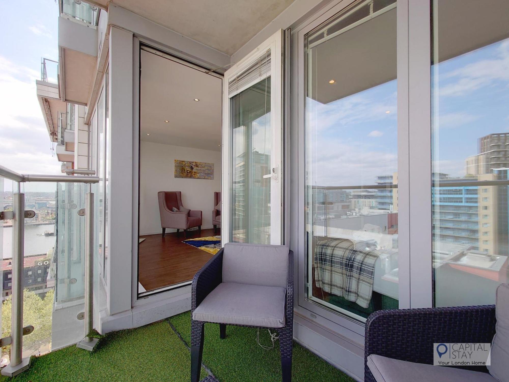 Deluxe Two Bed By Excel & O2 Apartment London