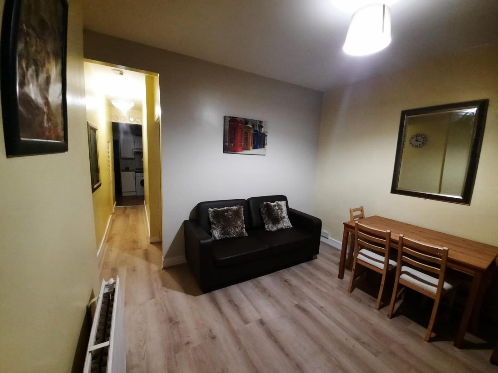 2 Bedroom Garden Apartment *